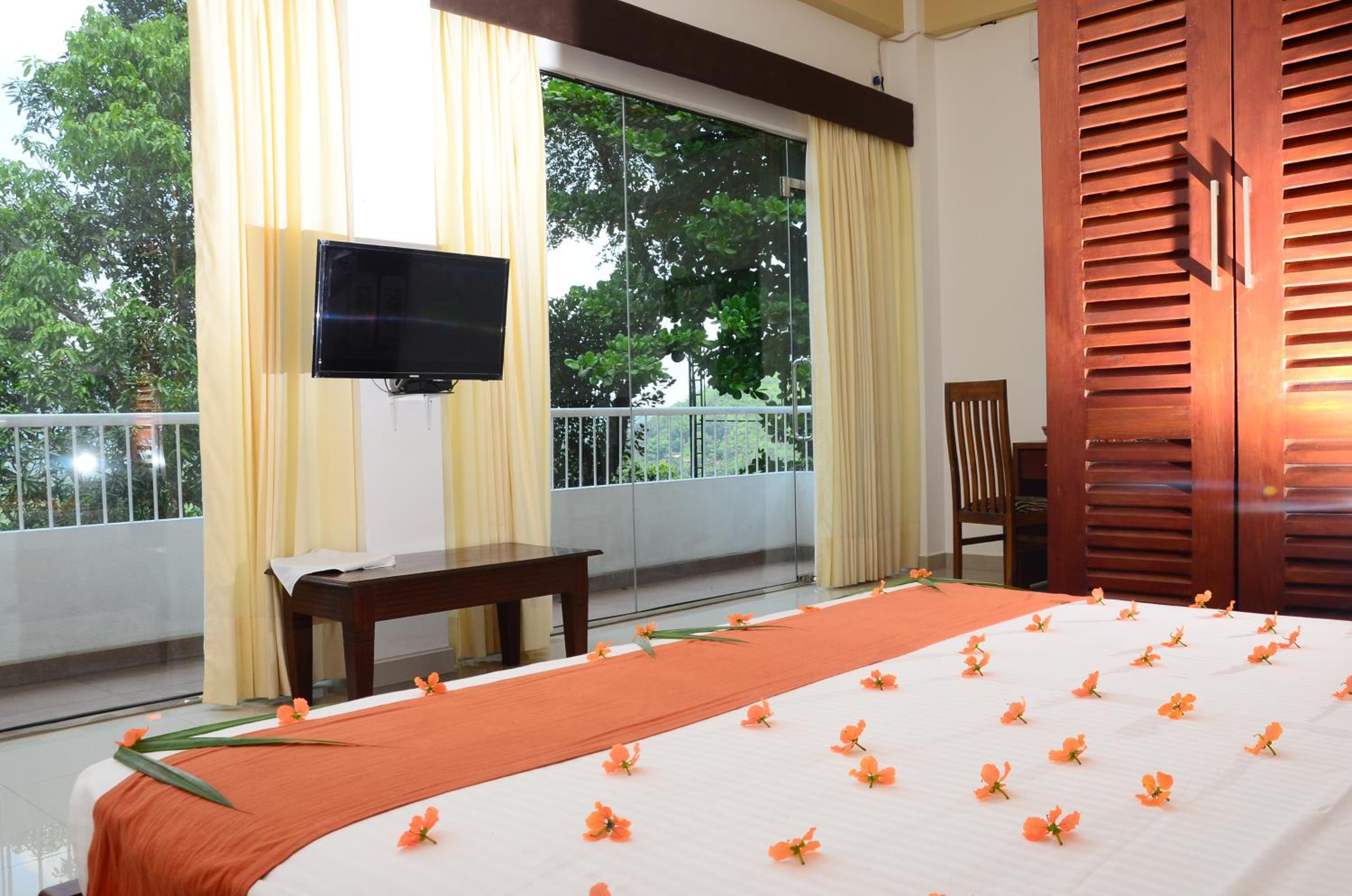Deluxe Double Room with Balcony photo 1