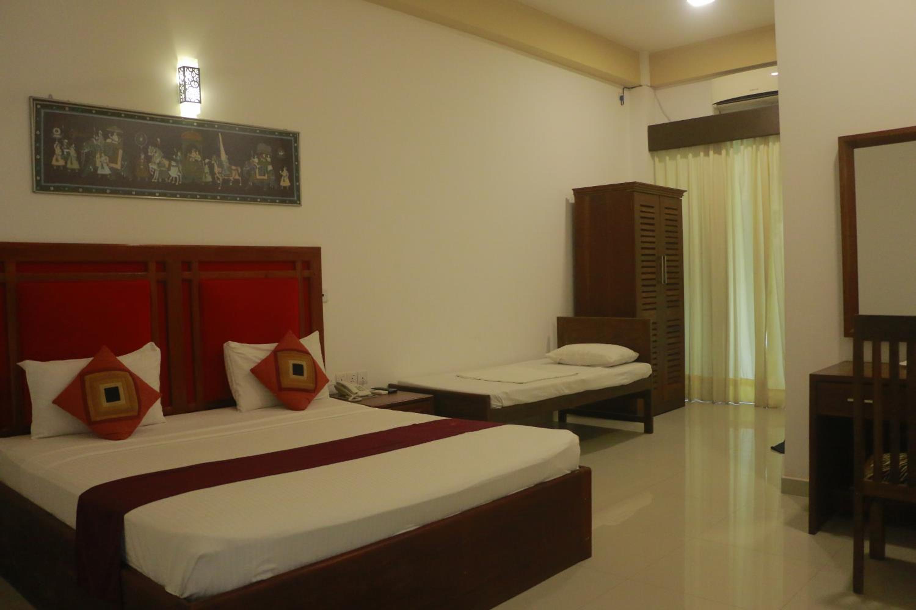 Deluxe Double Room with Balcony photo 3