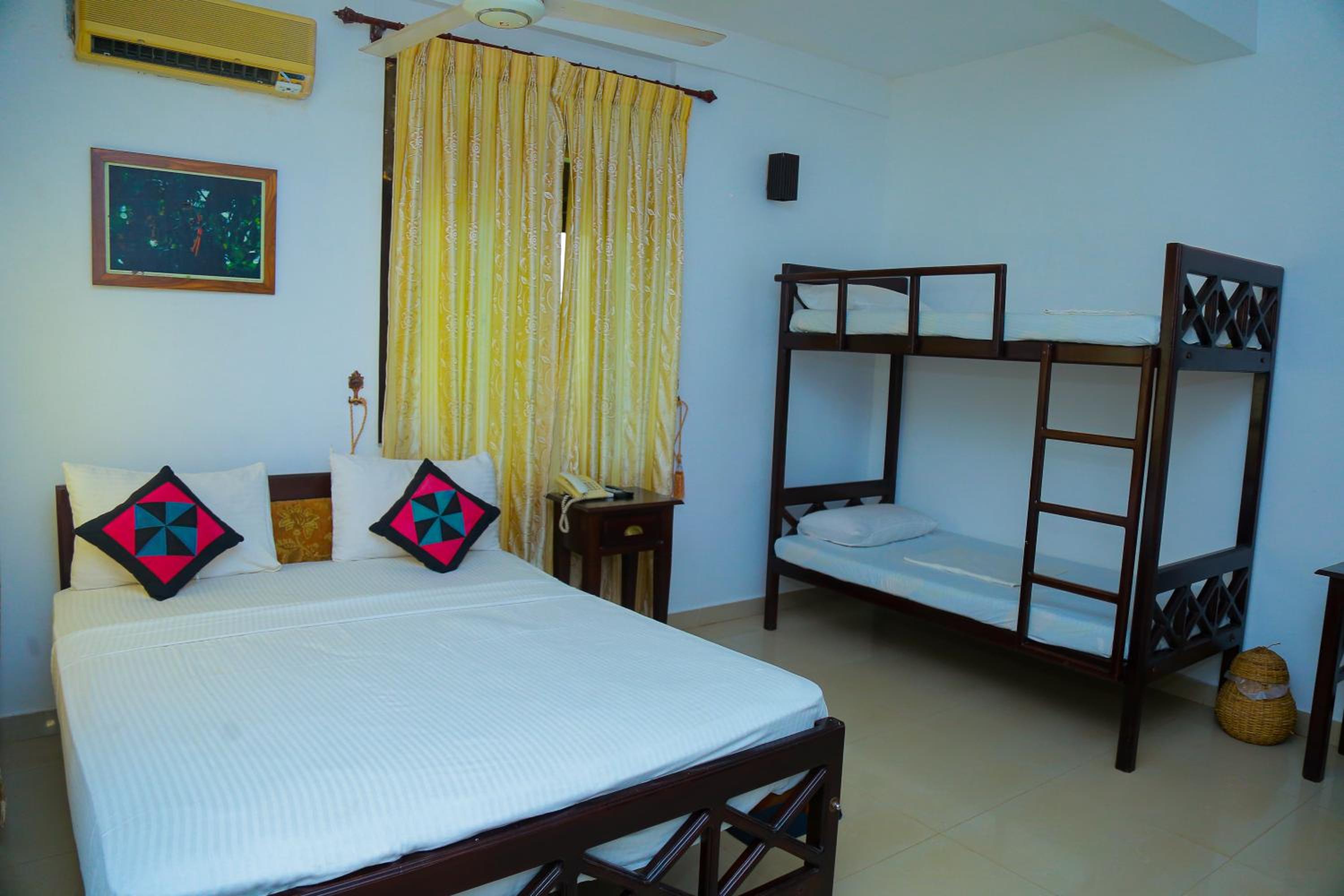 Standard Twin Room with Mountain View photo 1