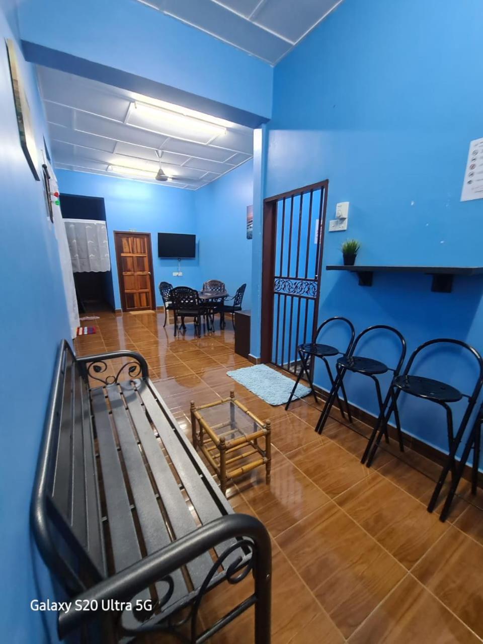 Basic Triple Room with Shared Bathroom photo 2