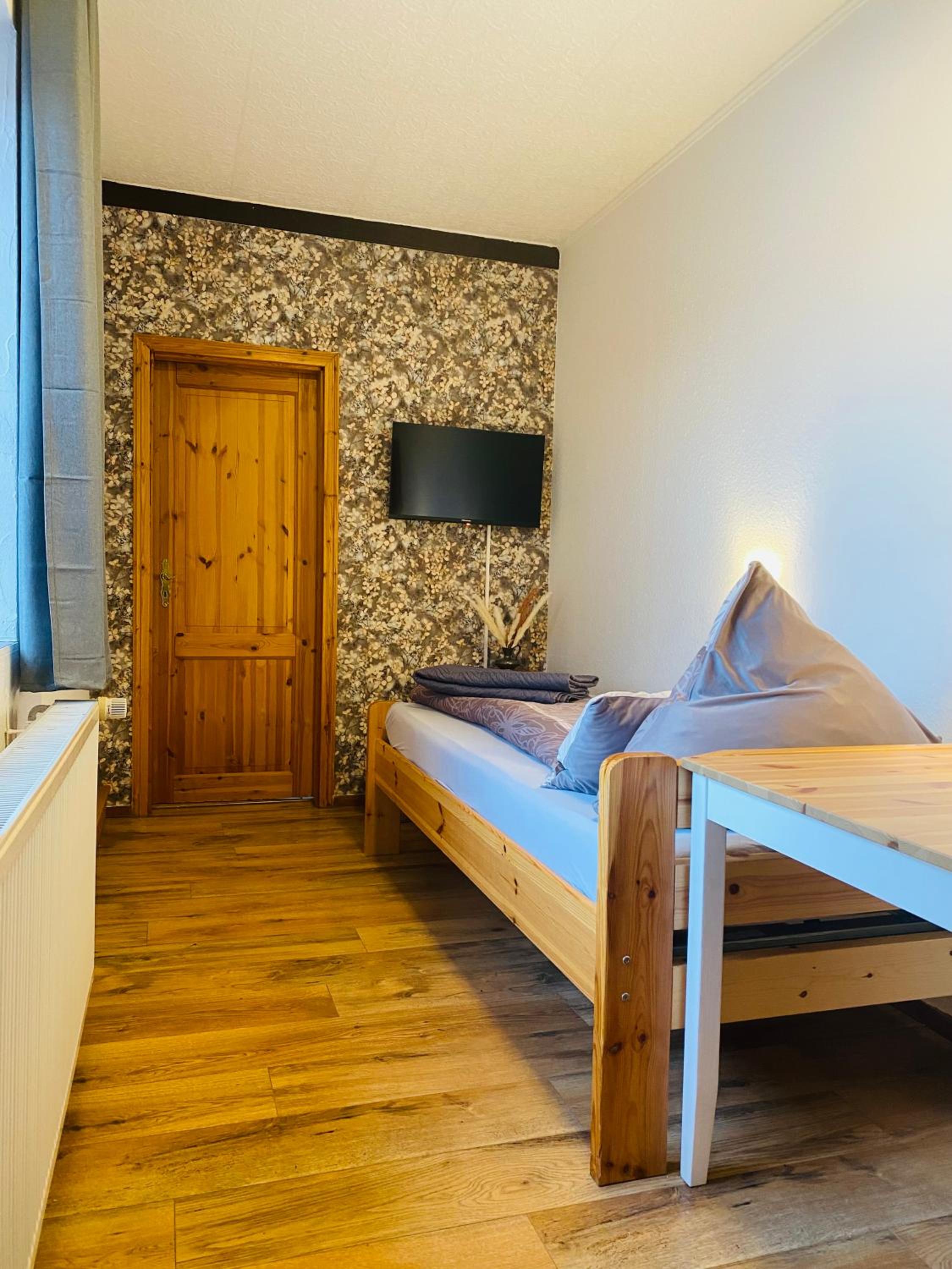 Single Room with Bathroom photo 1