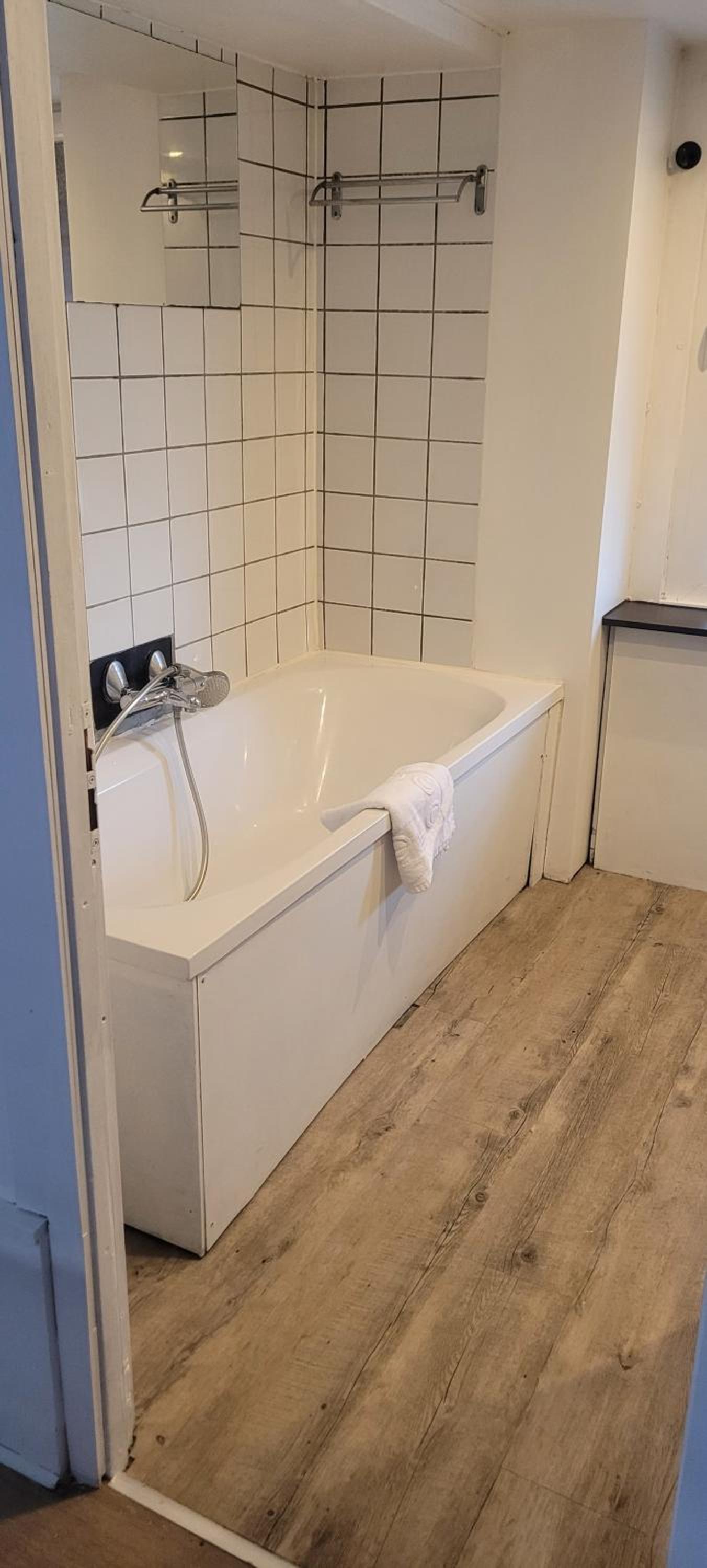 Three-Bedroom Premium Apartment with Balcony photo 3