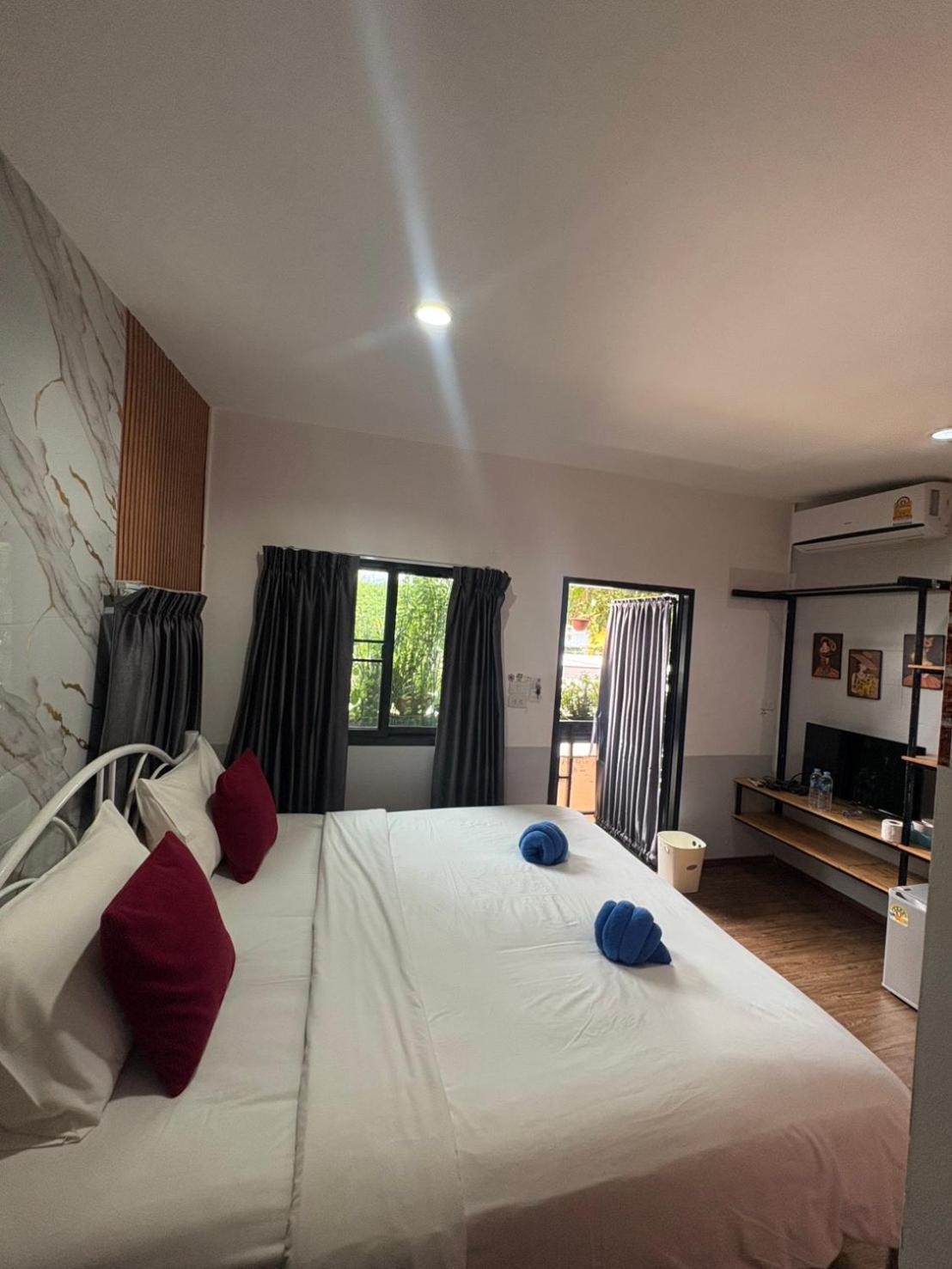 Deluxe Double Room with Balcony photo 2