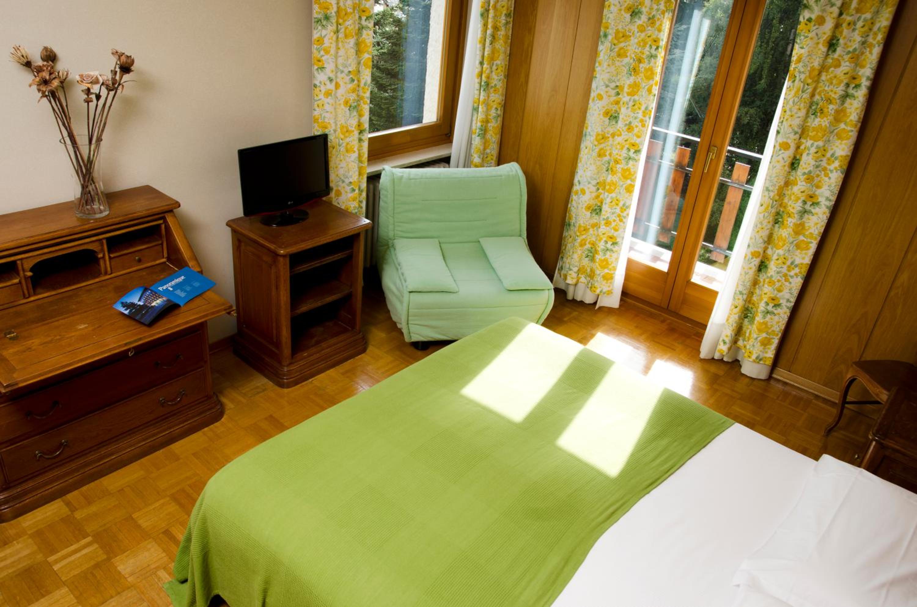 Double or Twin Room with Balcony photo 2