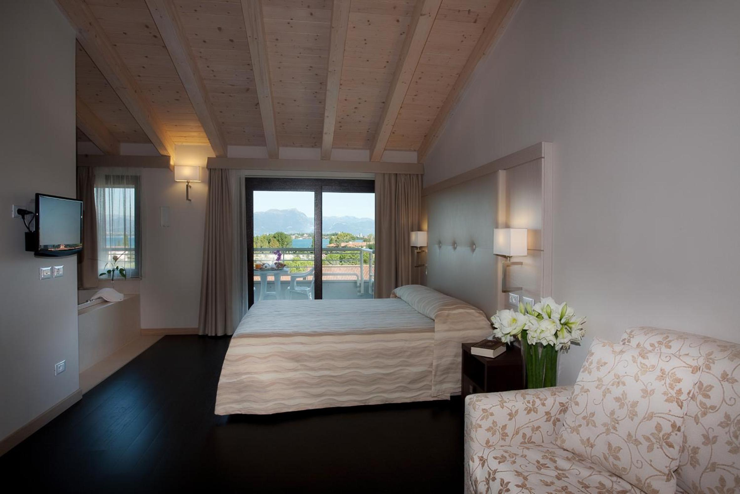 Superior Suite with Lake View - Photo 1