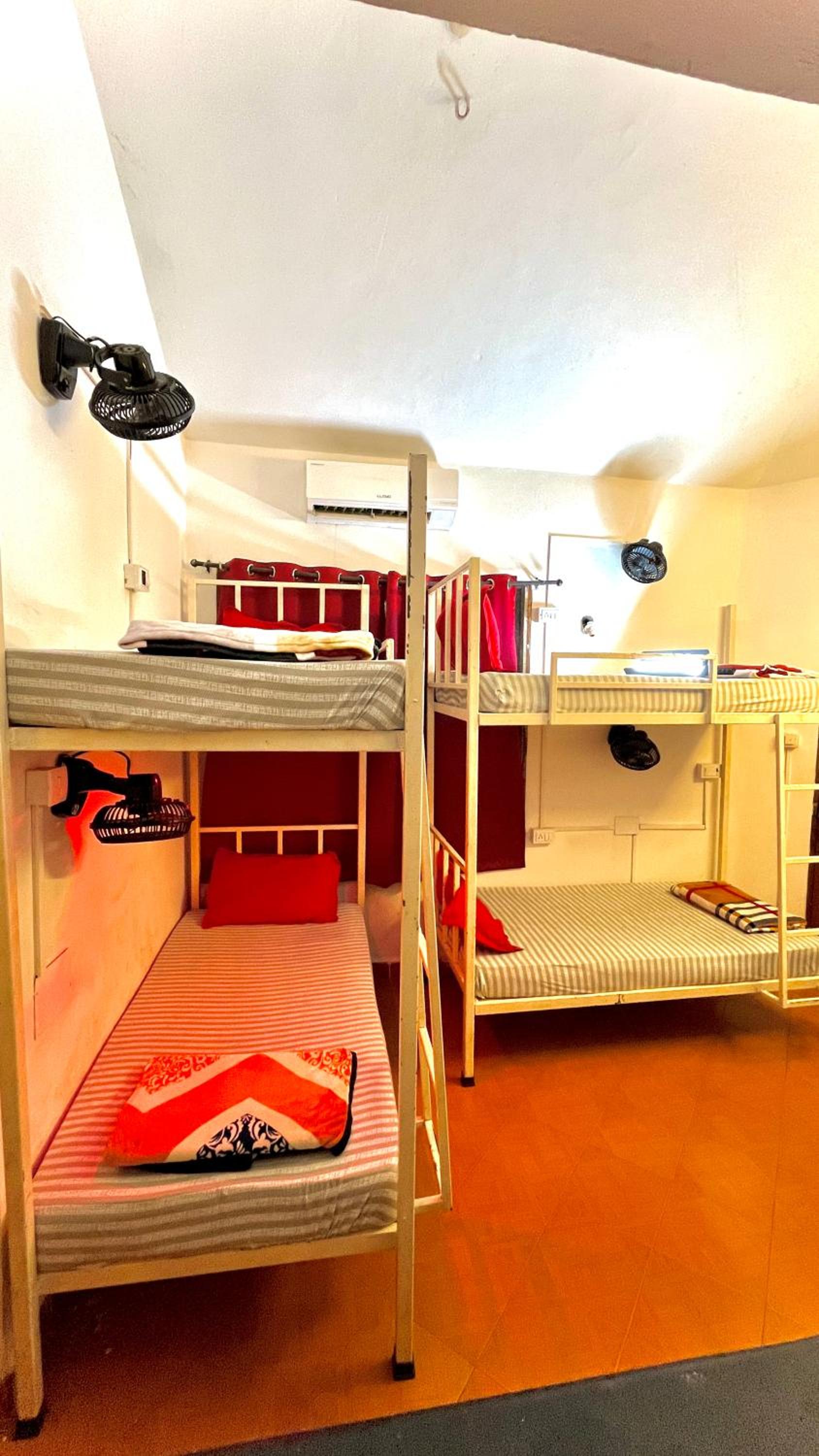 Bed in 6-Bed Mixed Dormitory Room photo 2