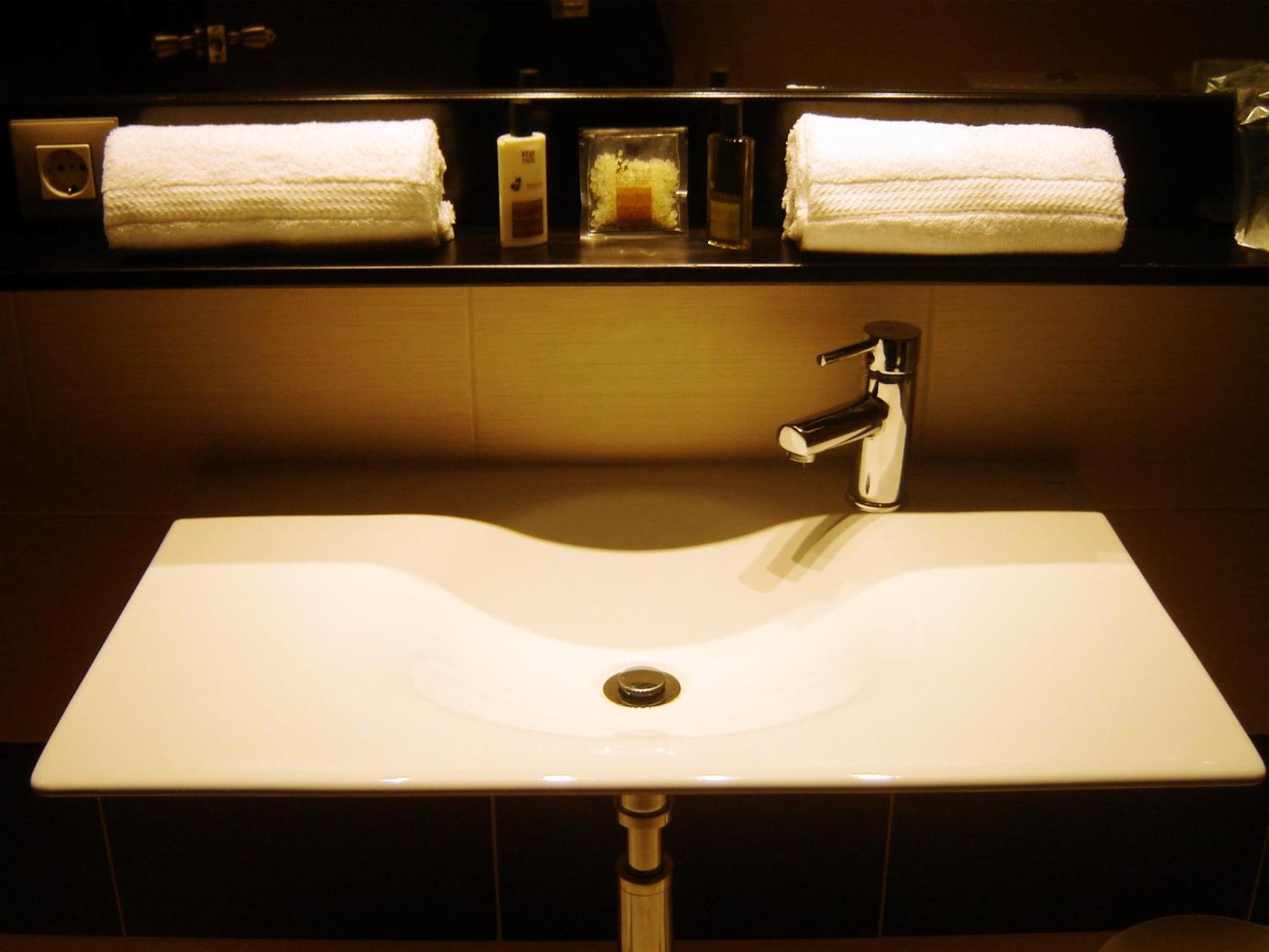 Two-Bedroom Apartment (4 People) - Photo 7