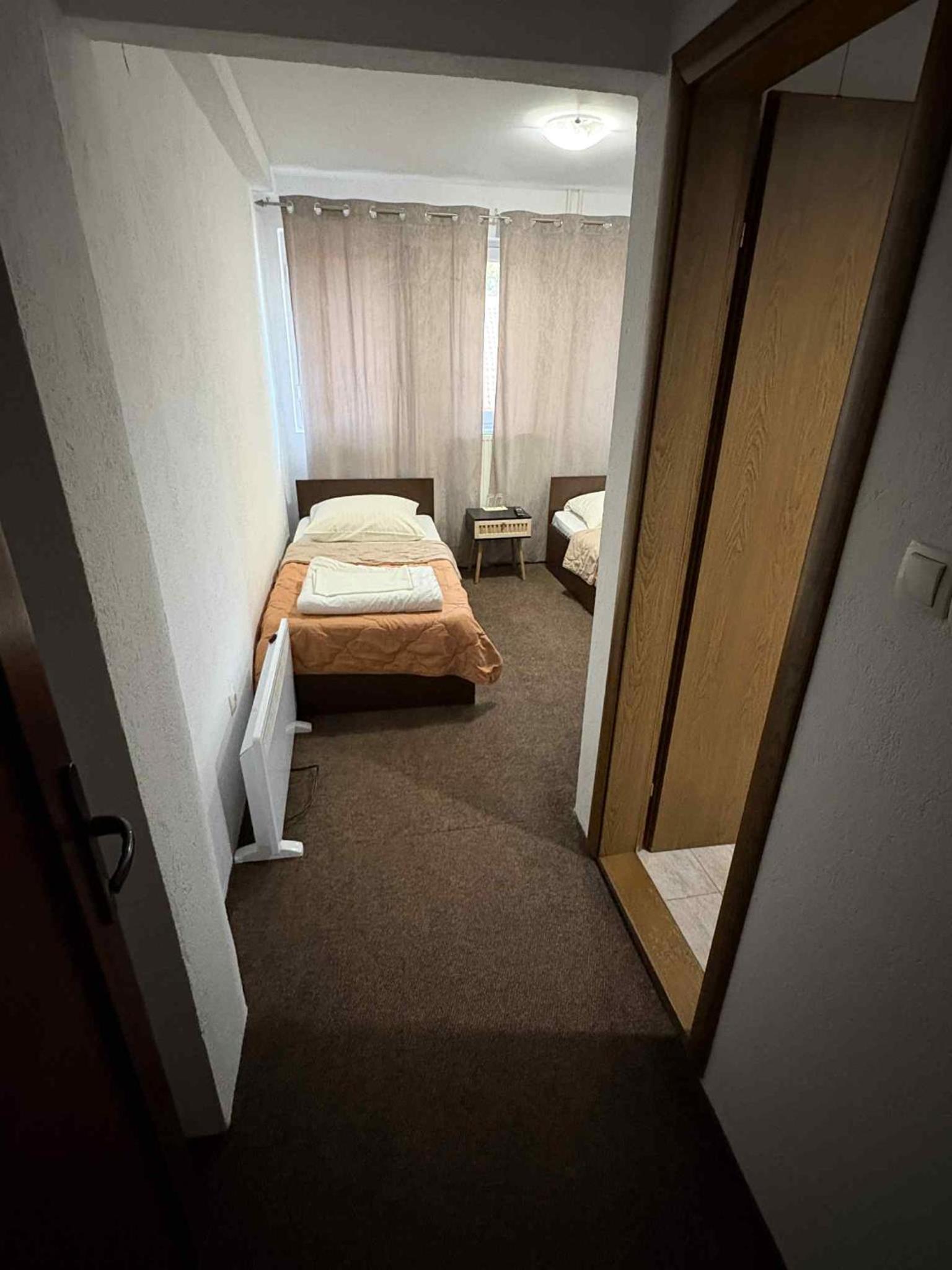 Small Twin Room photo 1