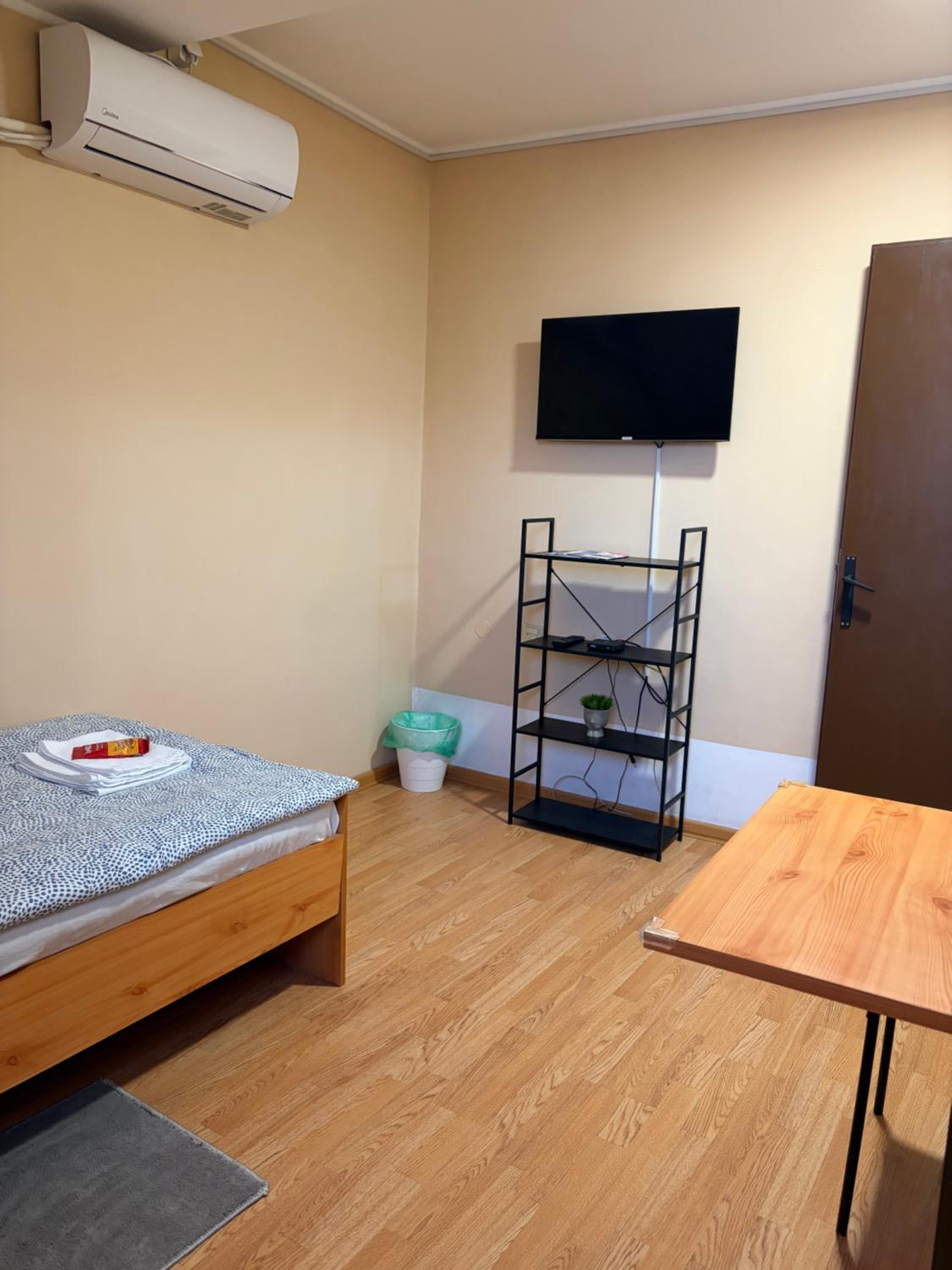 Single Room with Private Bathroom photo 3