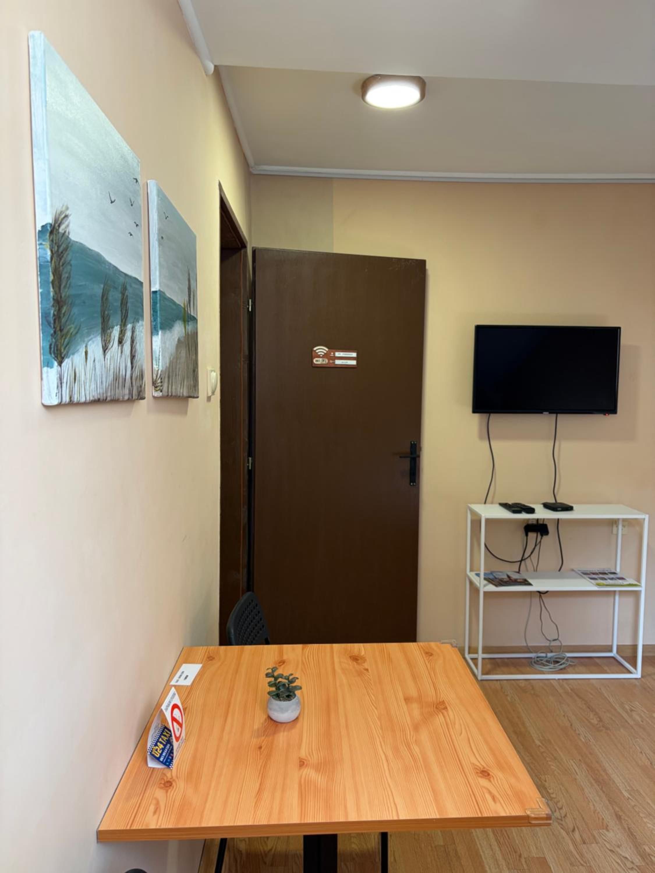 Single Room with Private Bathroom photo 3