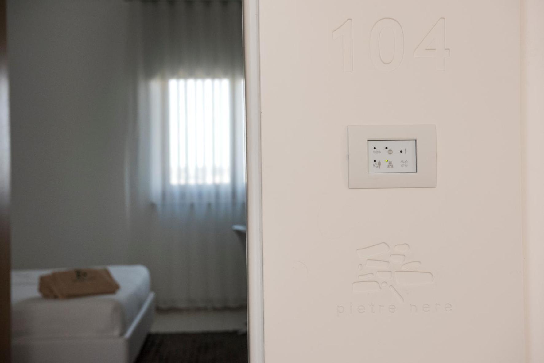Deluxe Double Room - Photo 8