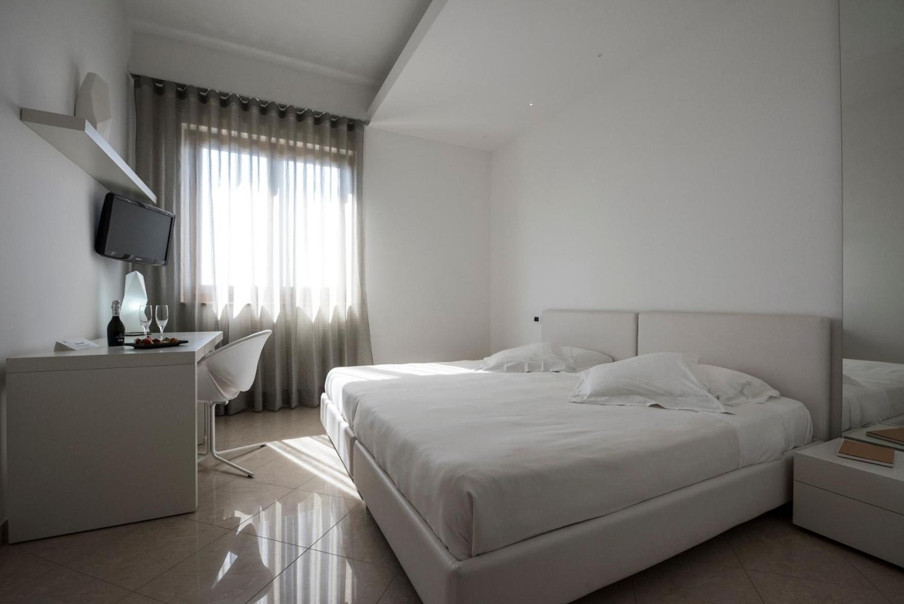 Deluxe Double Room - Photo 1