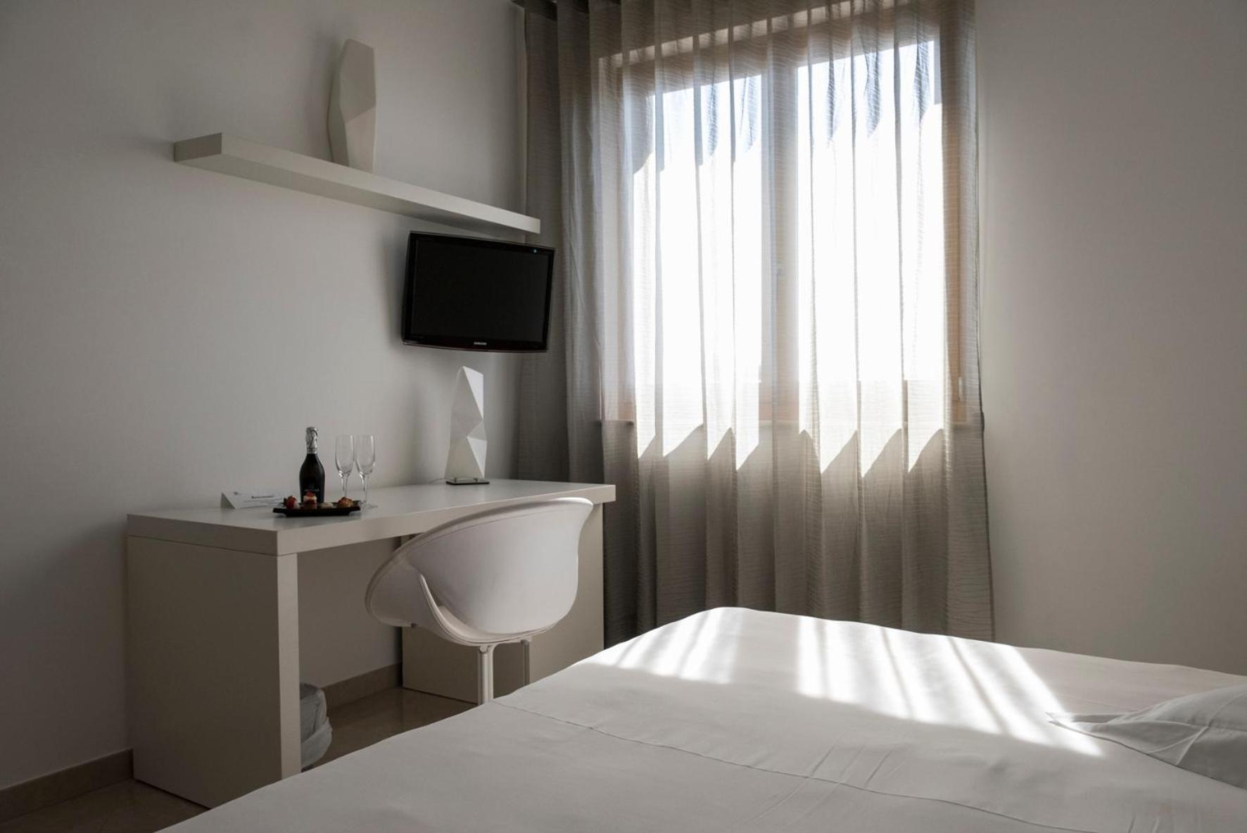 Double or Twin Room - Photo 3