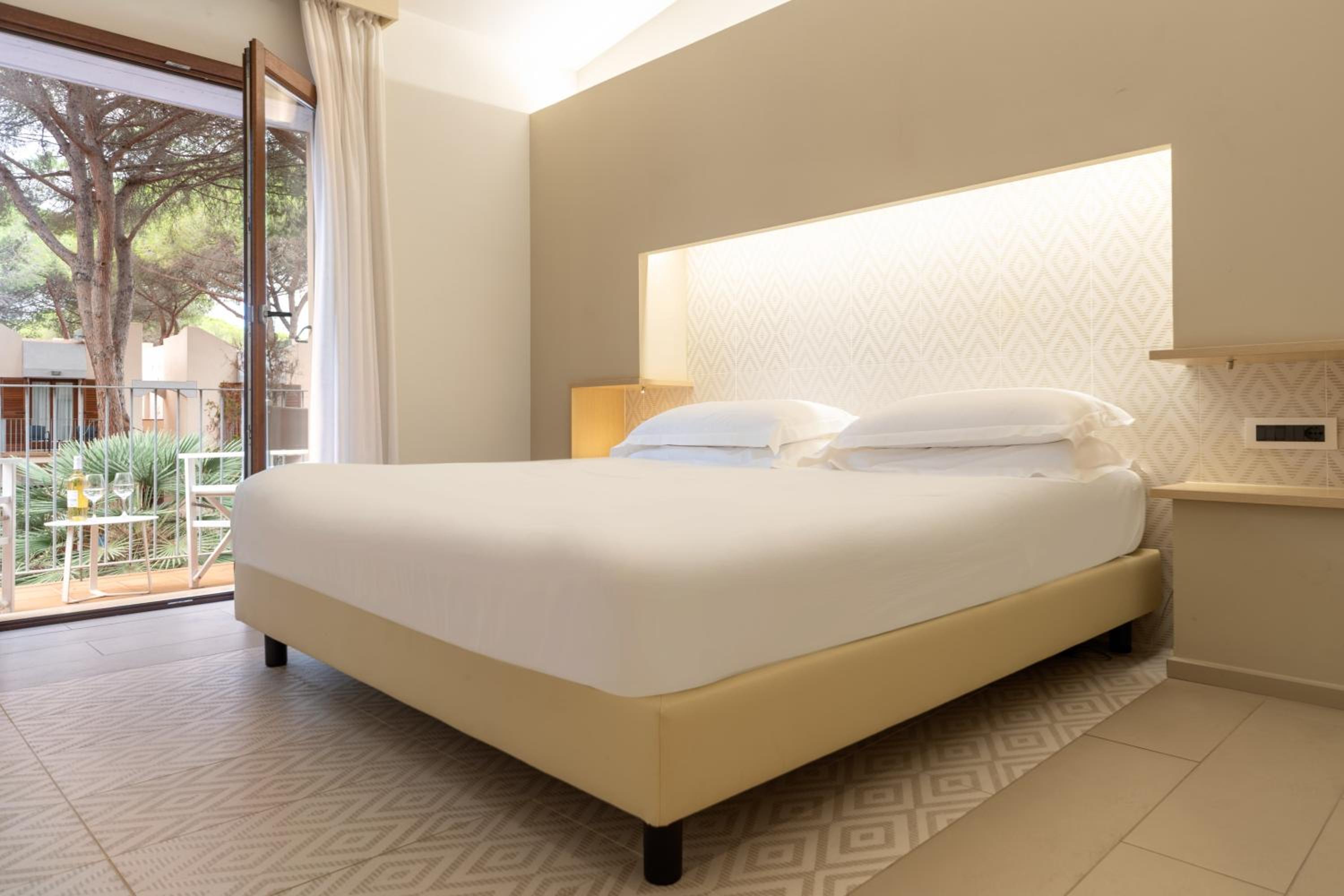Junior Suite with whirlpool photo 2