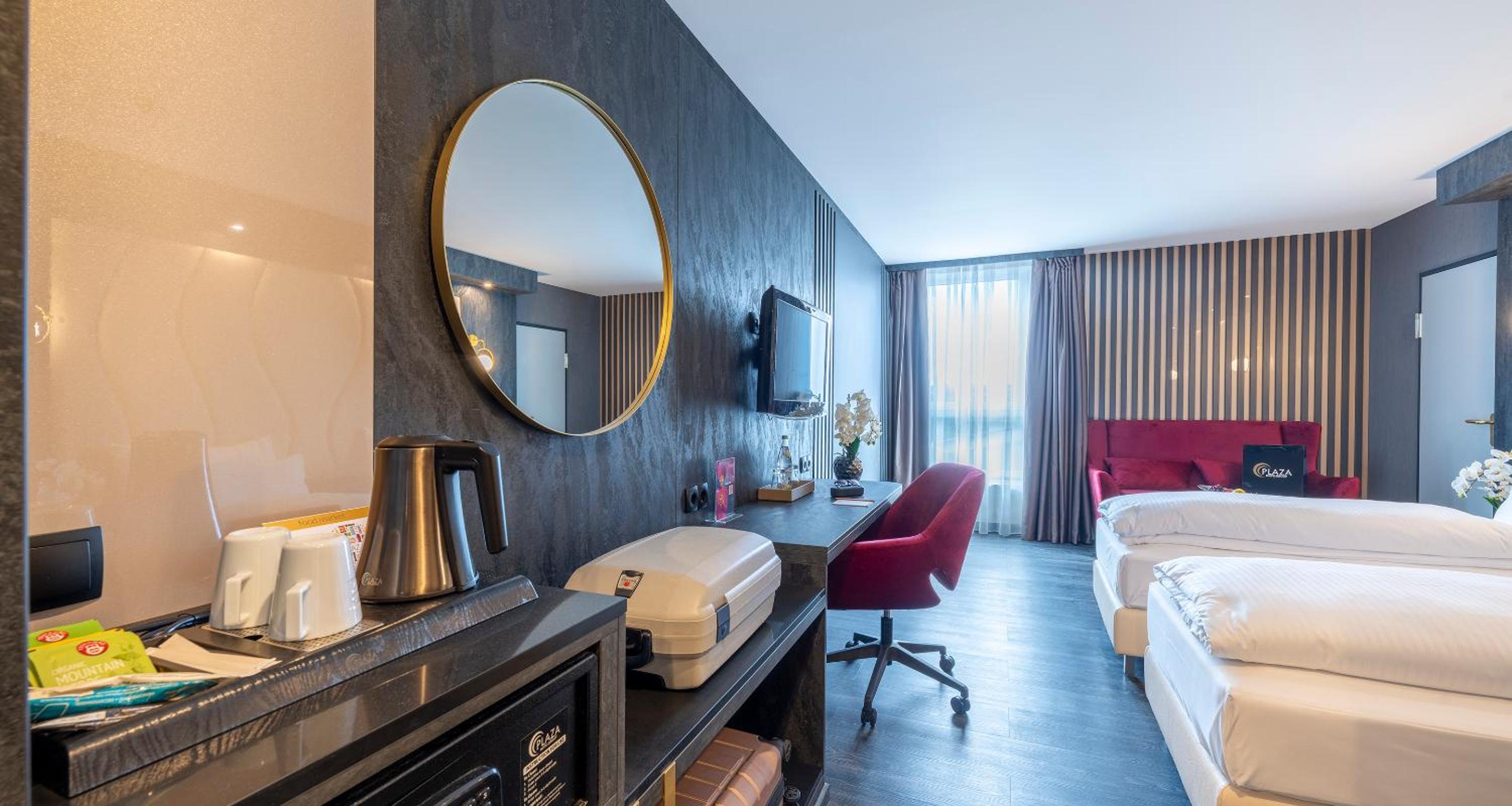 Premium Twin Room - Photo 11