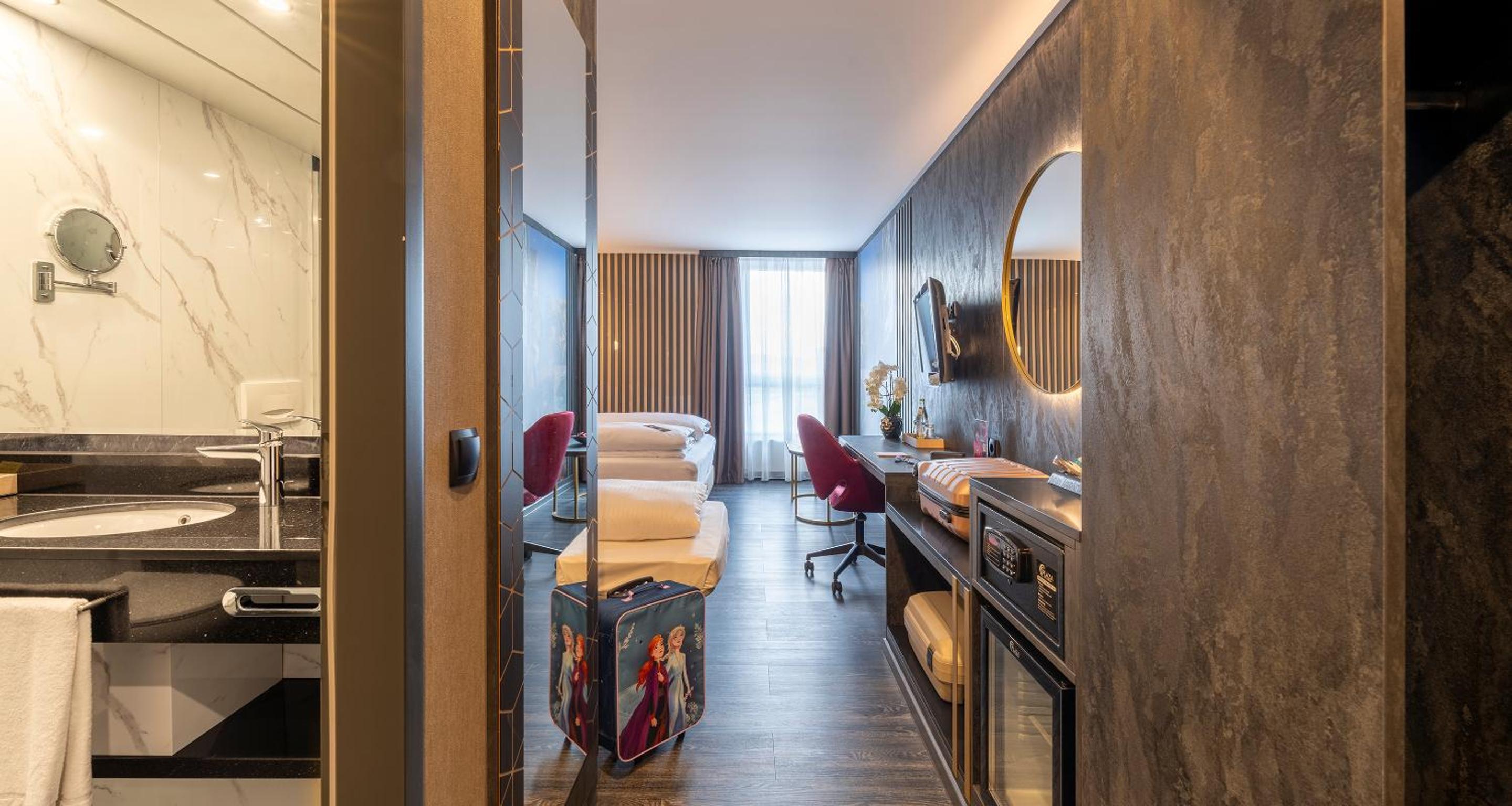 Premium Triple Room - Photo 7