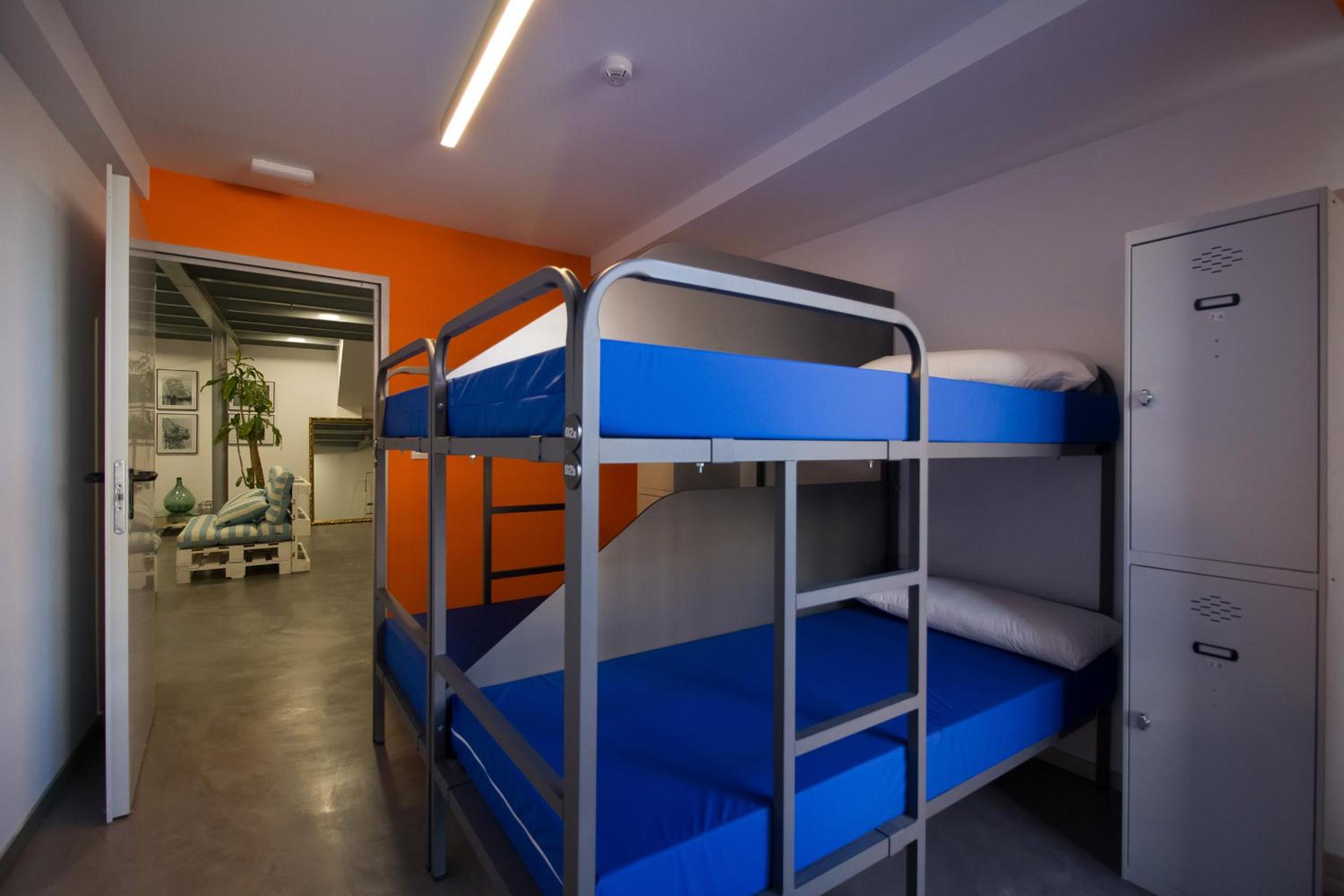 Cama en Dormitorio Mixto de 10 Camas