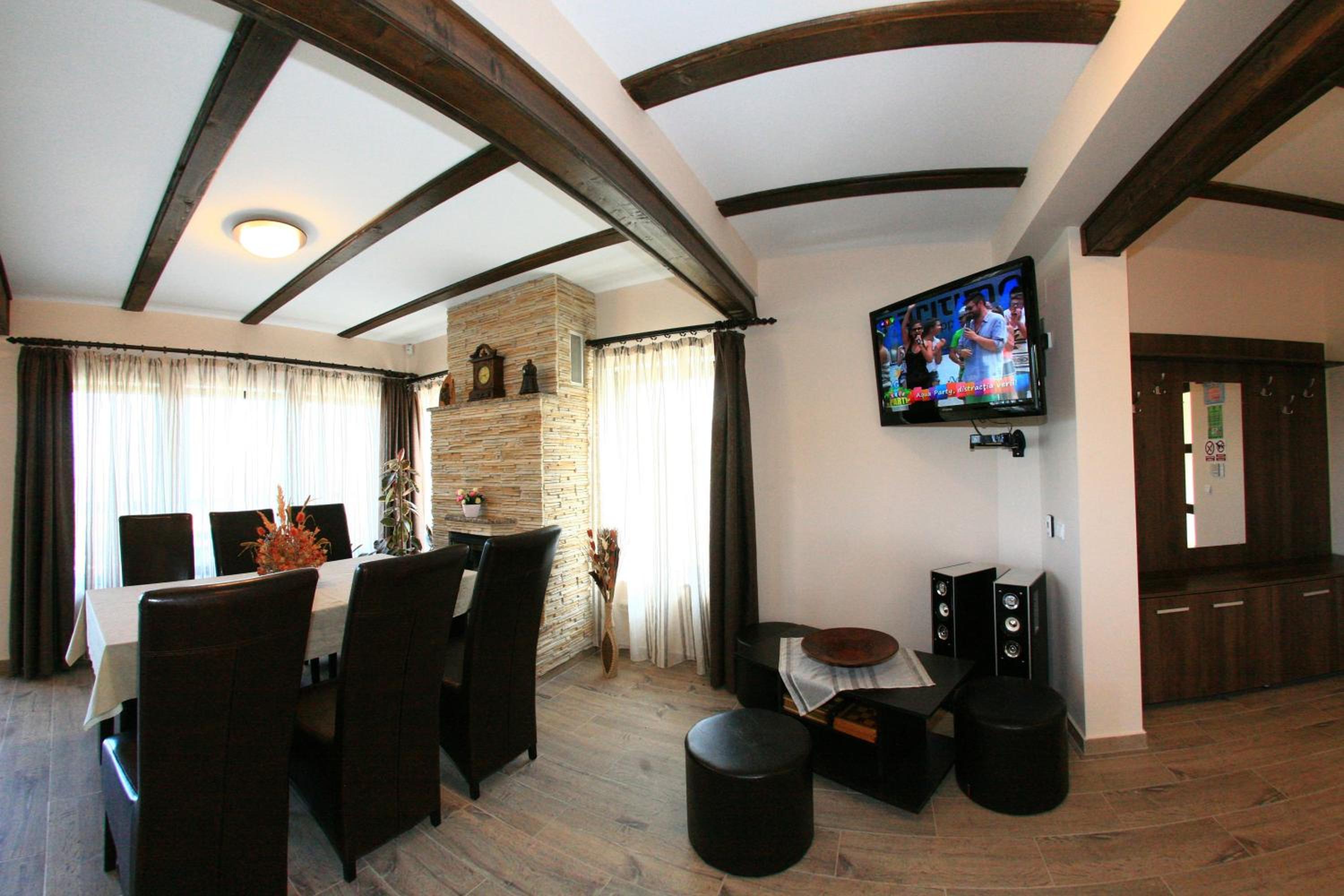 Seven-Bedroom Villa photo 2