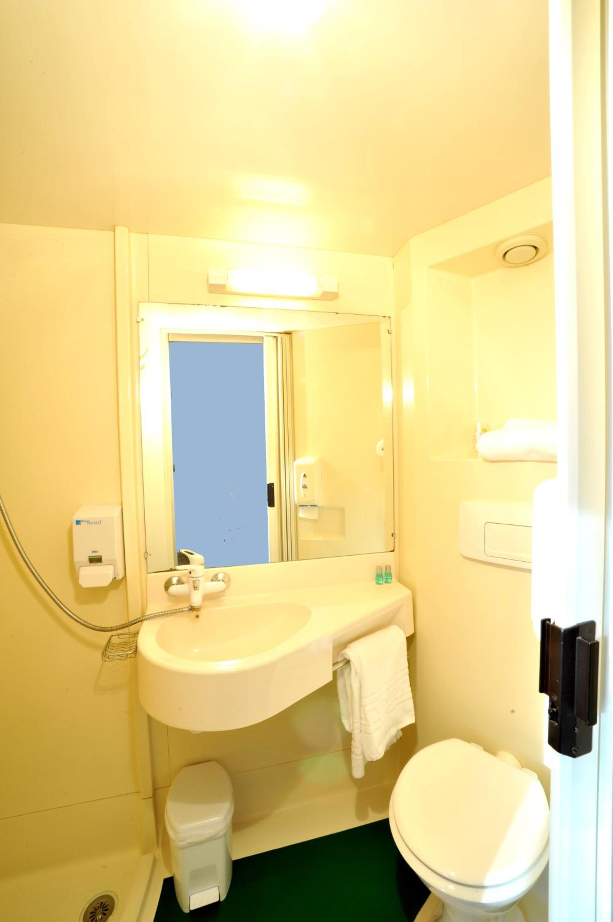 Quadruple Room (3 Adults + 1 Child) photo 3