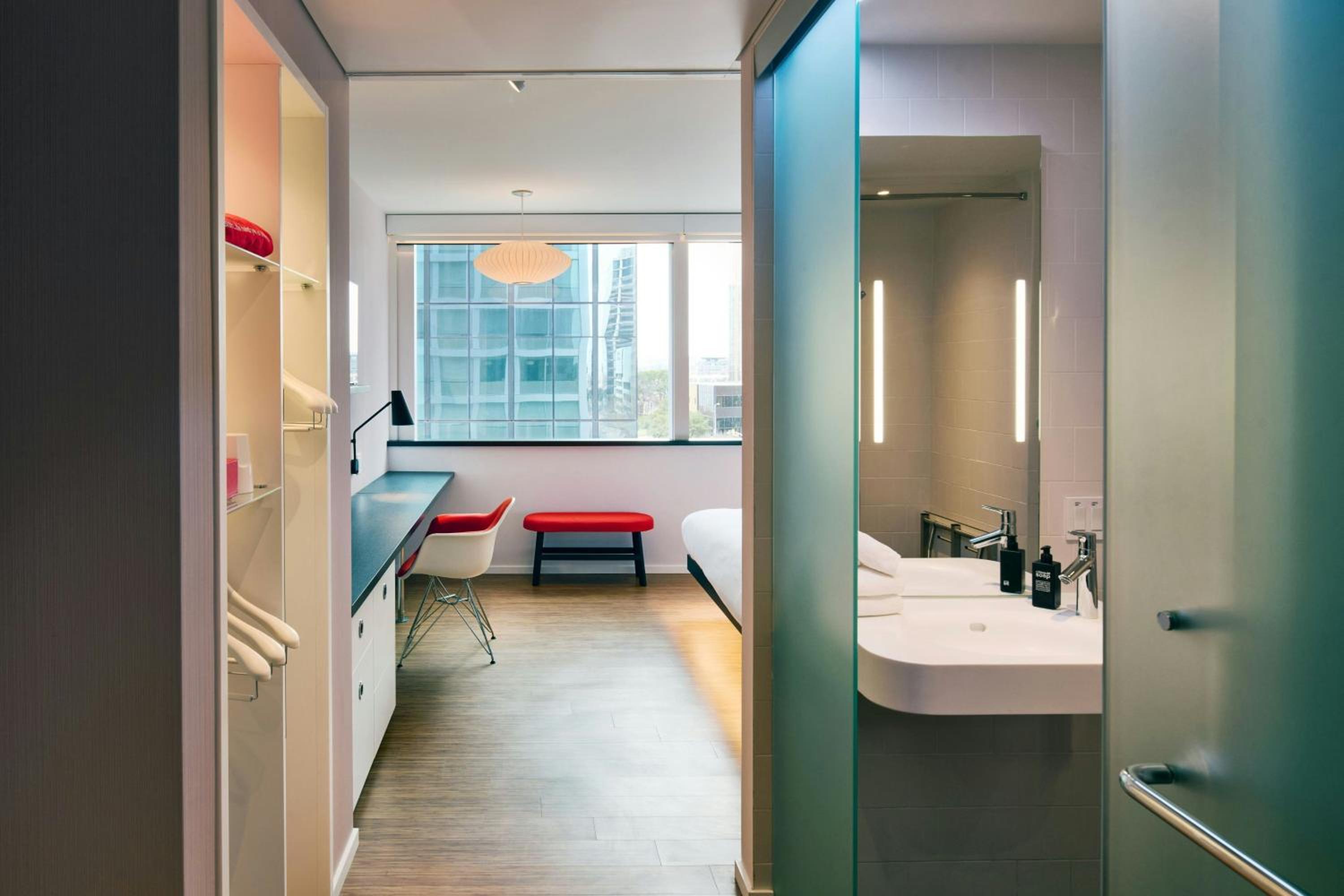 King Room - Accessible - Photo 4