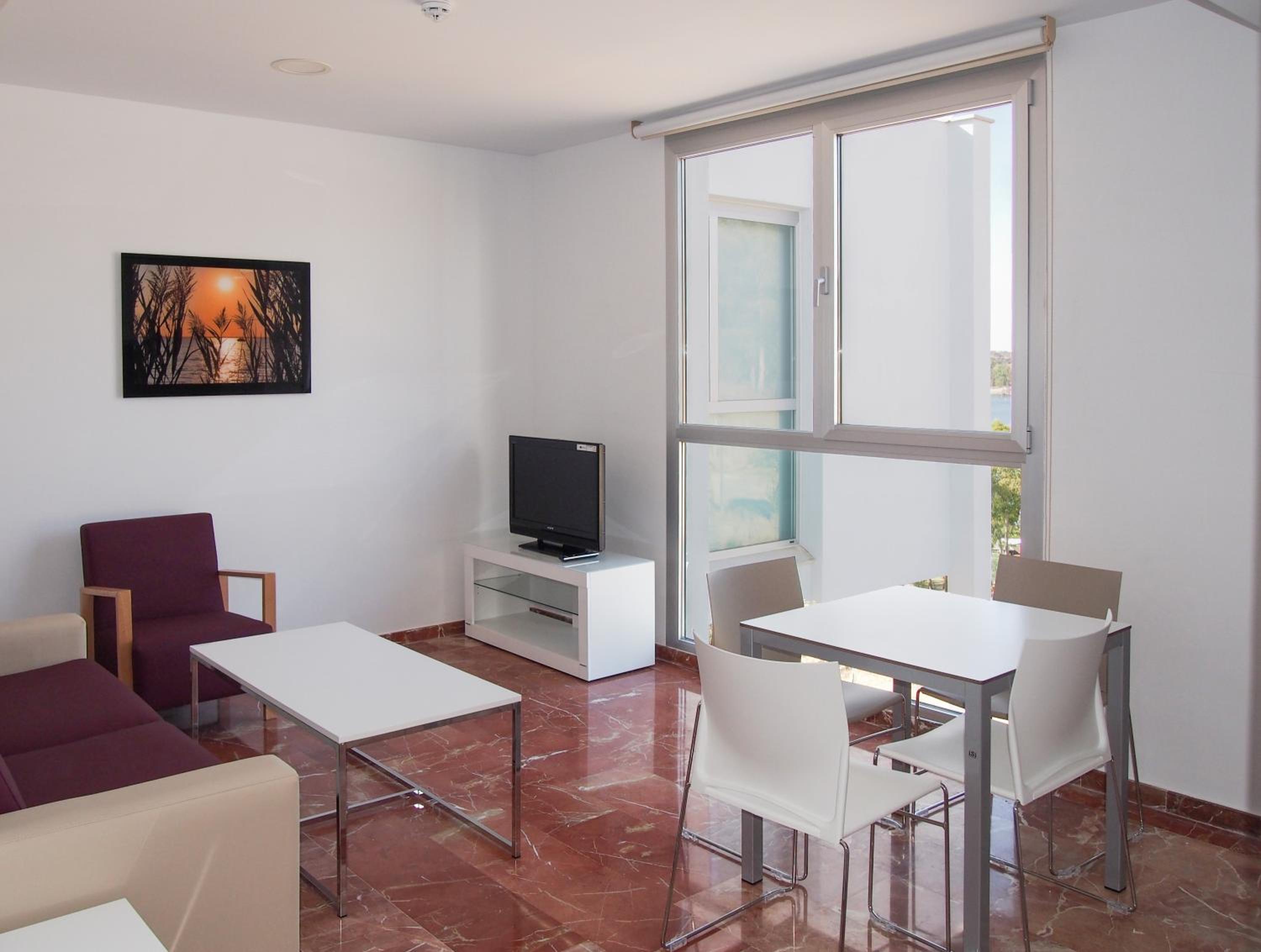Budget Triple Room - Photo 11