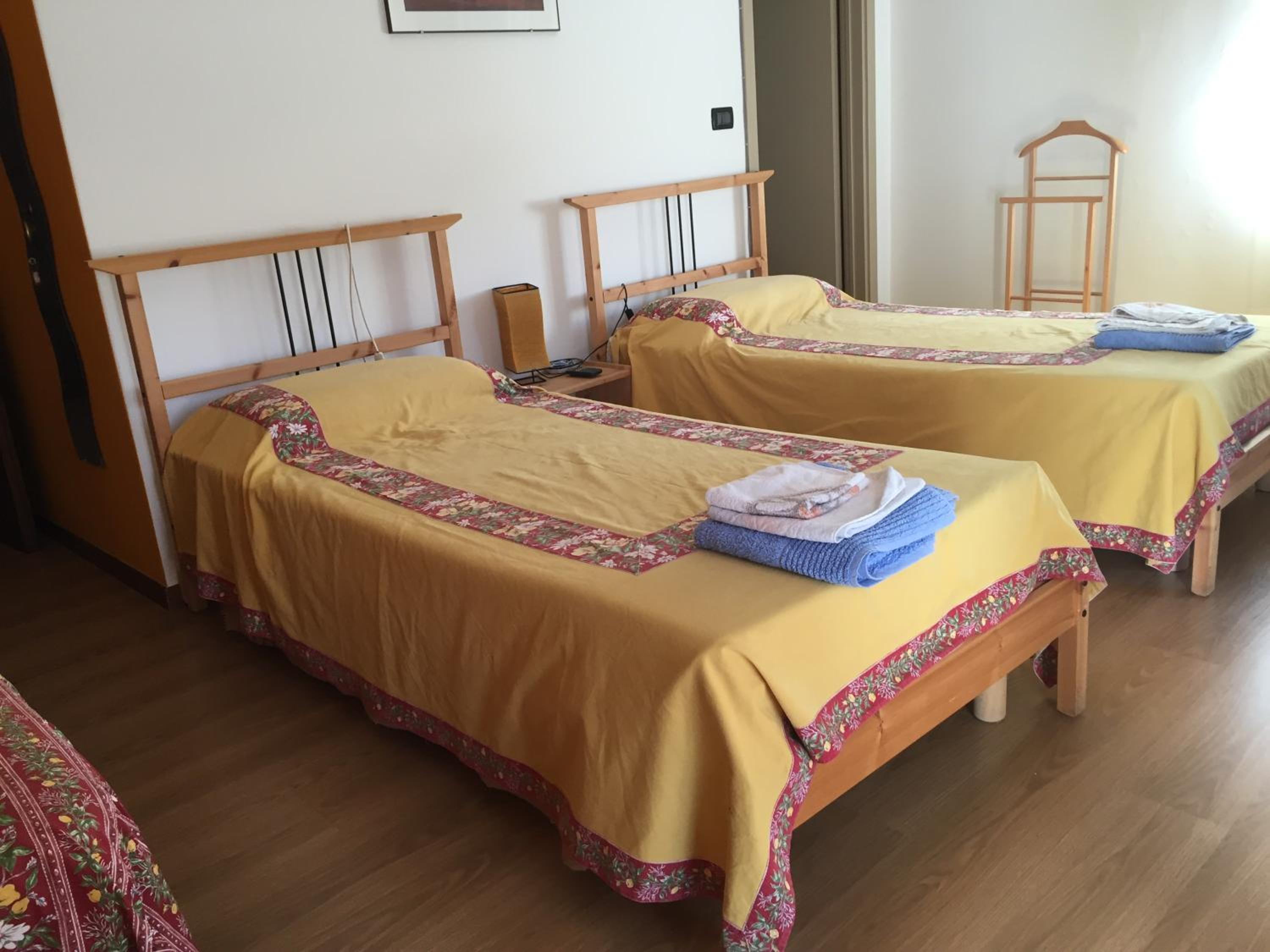 Twin Room - Photo 1