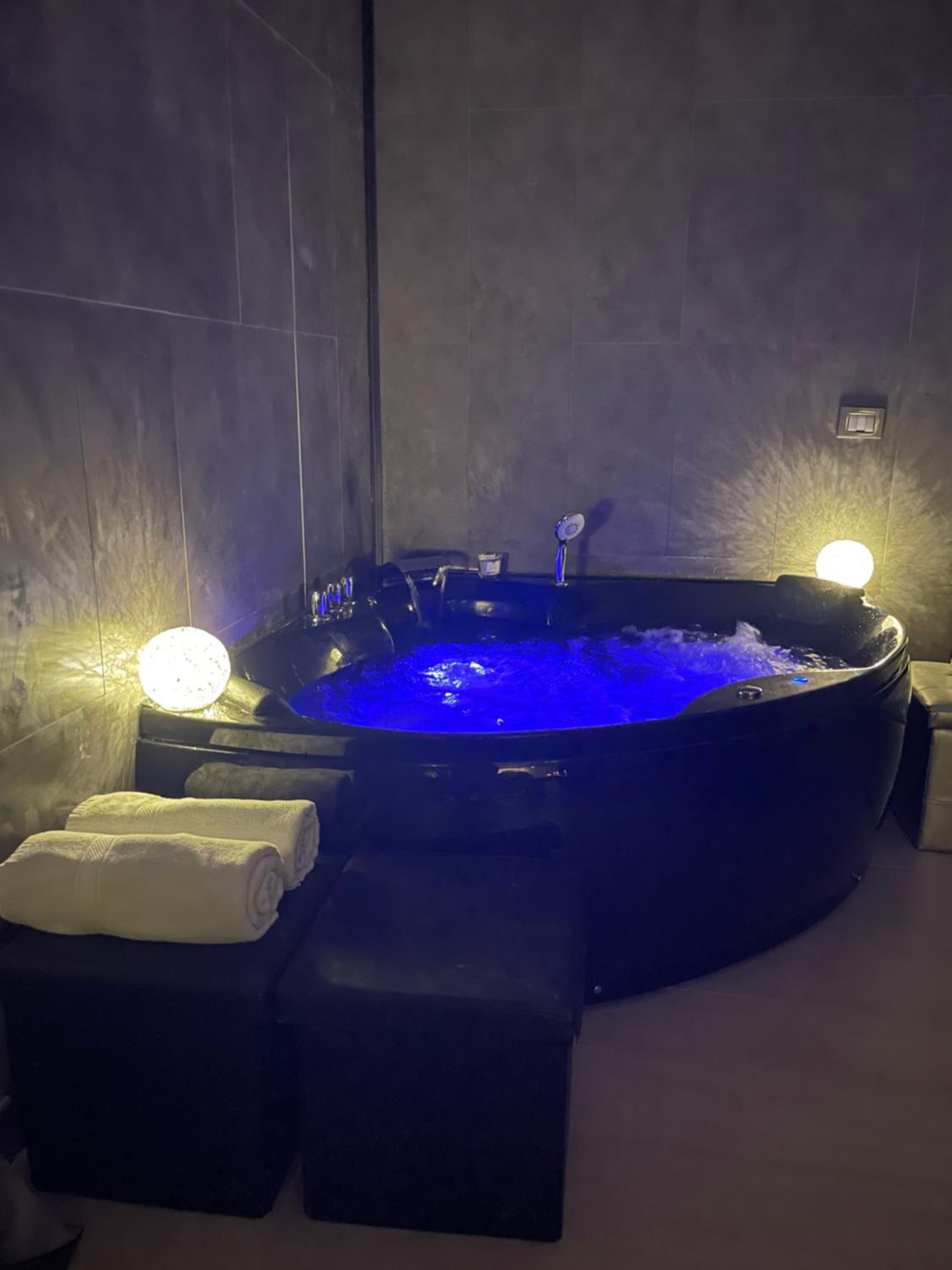 King Room with Spa Bath