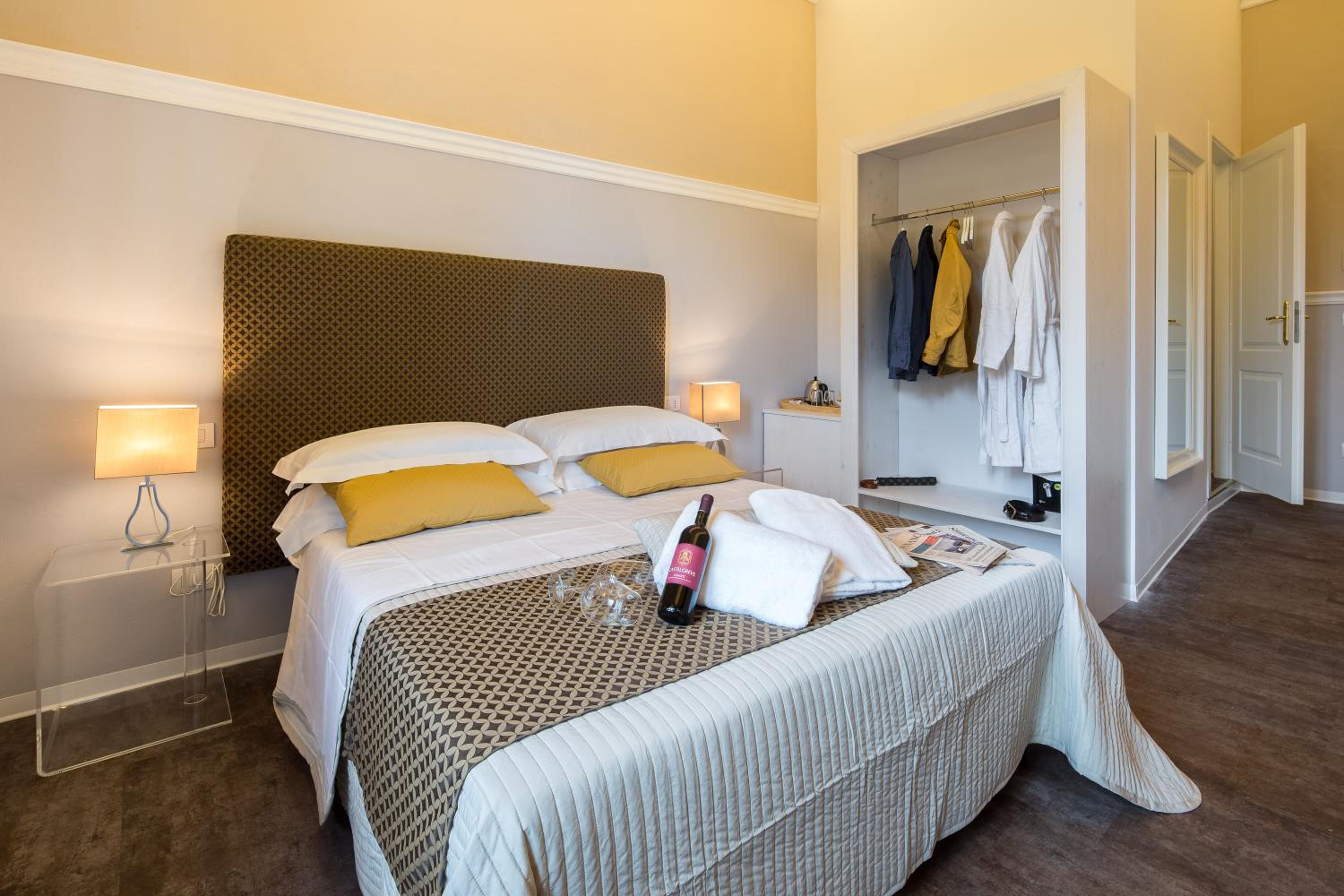 Double Room with Private Bathroom photo 1