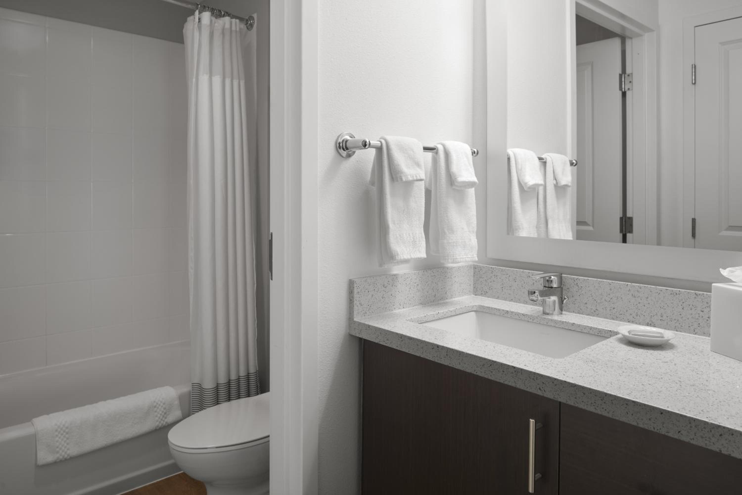 Two-Bedroom Suite with Adapted Tub - Mobility and Hearing Accessible photo 3