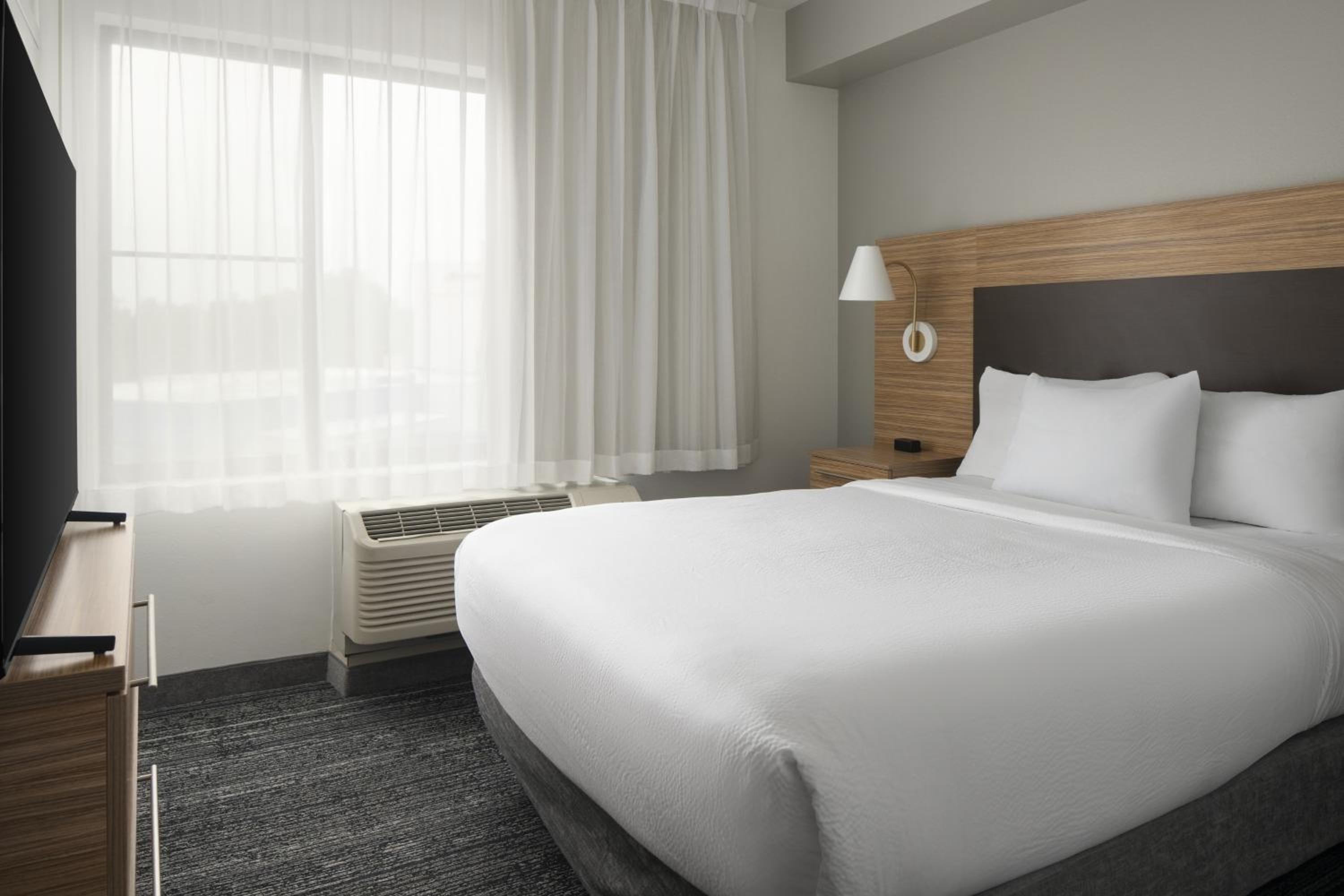 King Studio with Sofa Bed and Roll-in Shower - Mobility and Hearing Accessible