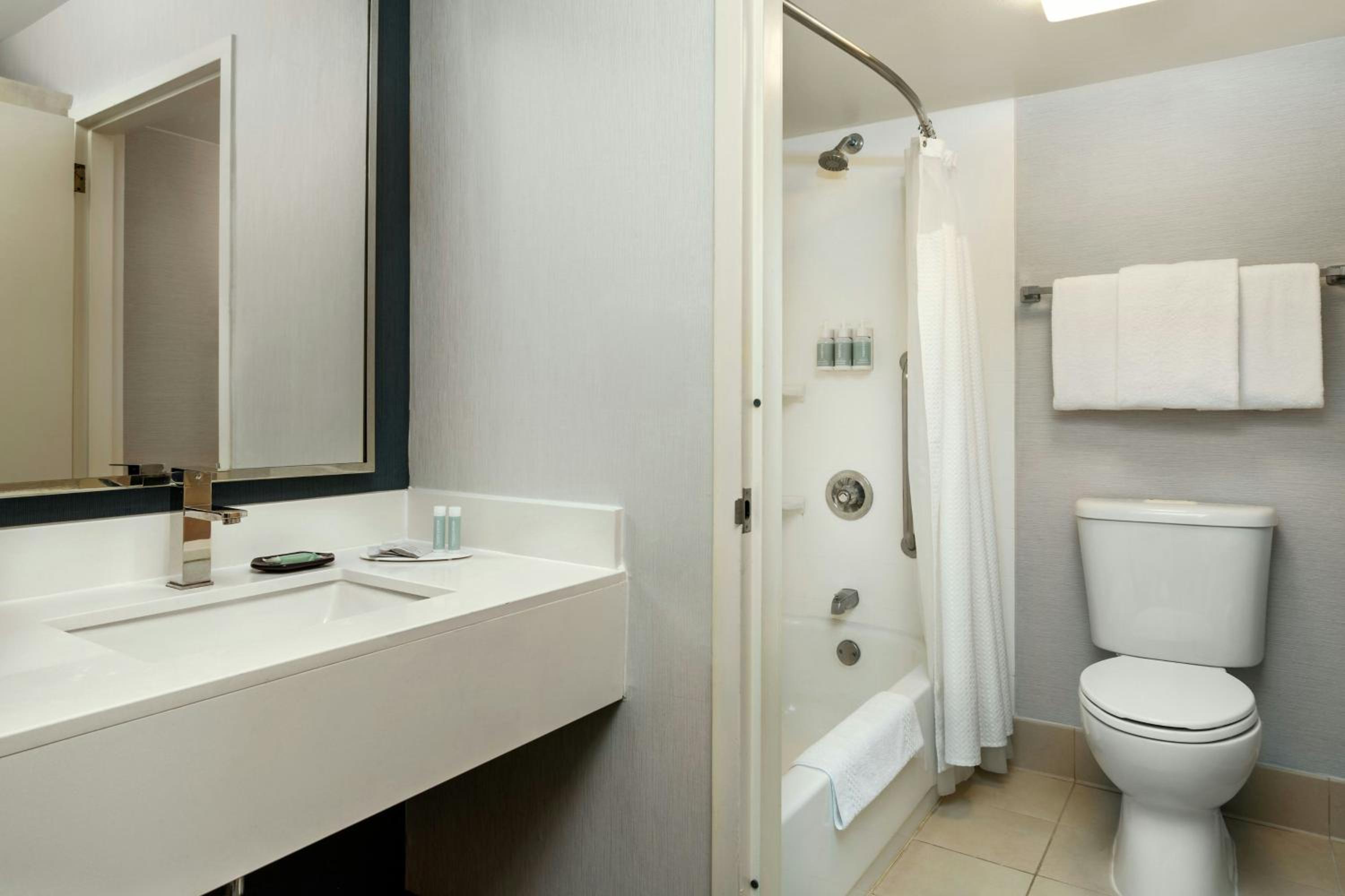 Queen Room with Two Queen Beds and Adapted Tub - Mobility and Hearing Accessible - Photo 1