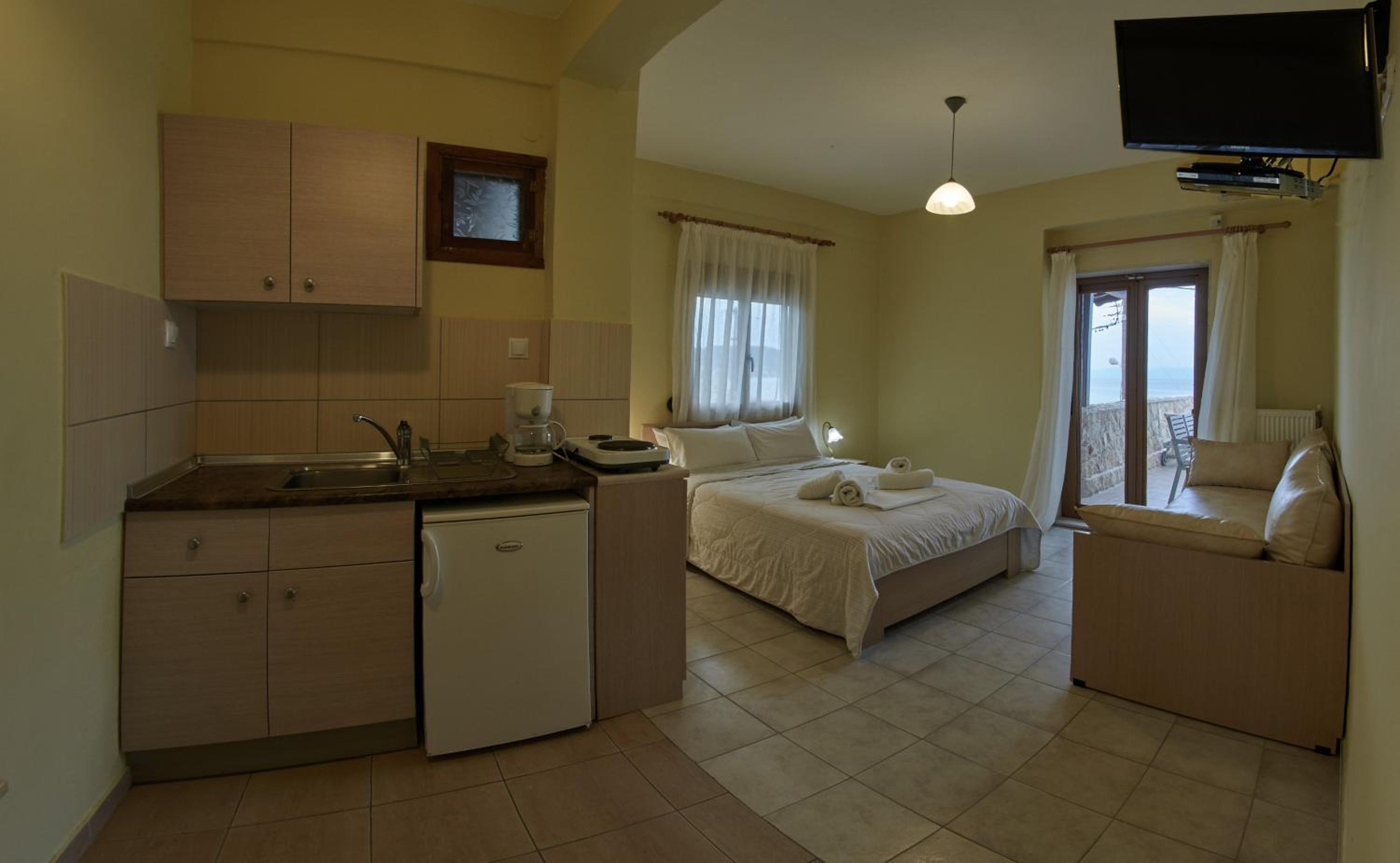 Studio (3 Adults) photo 2