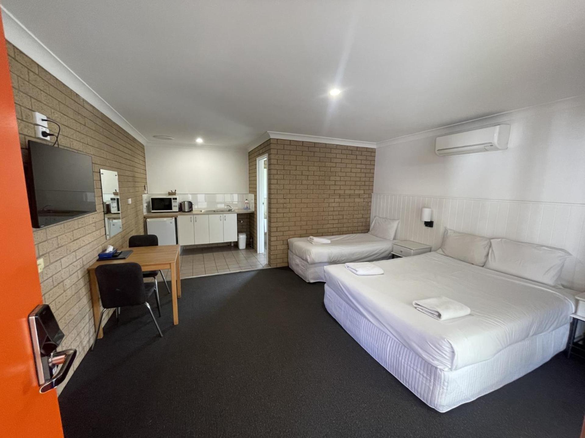 Double or Twin Room with Garden View photo 3