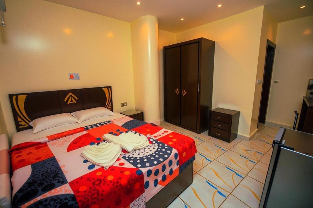 Queen Room with Garden View