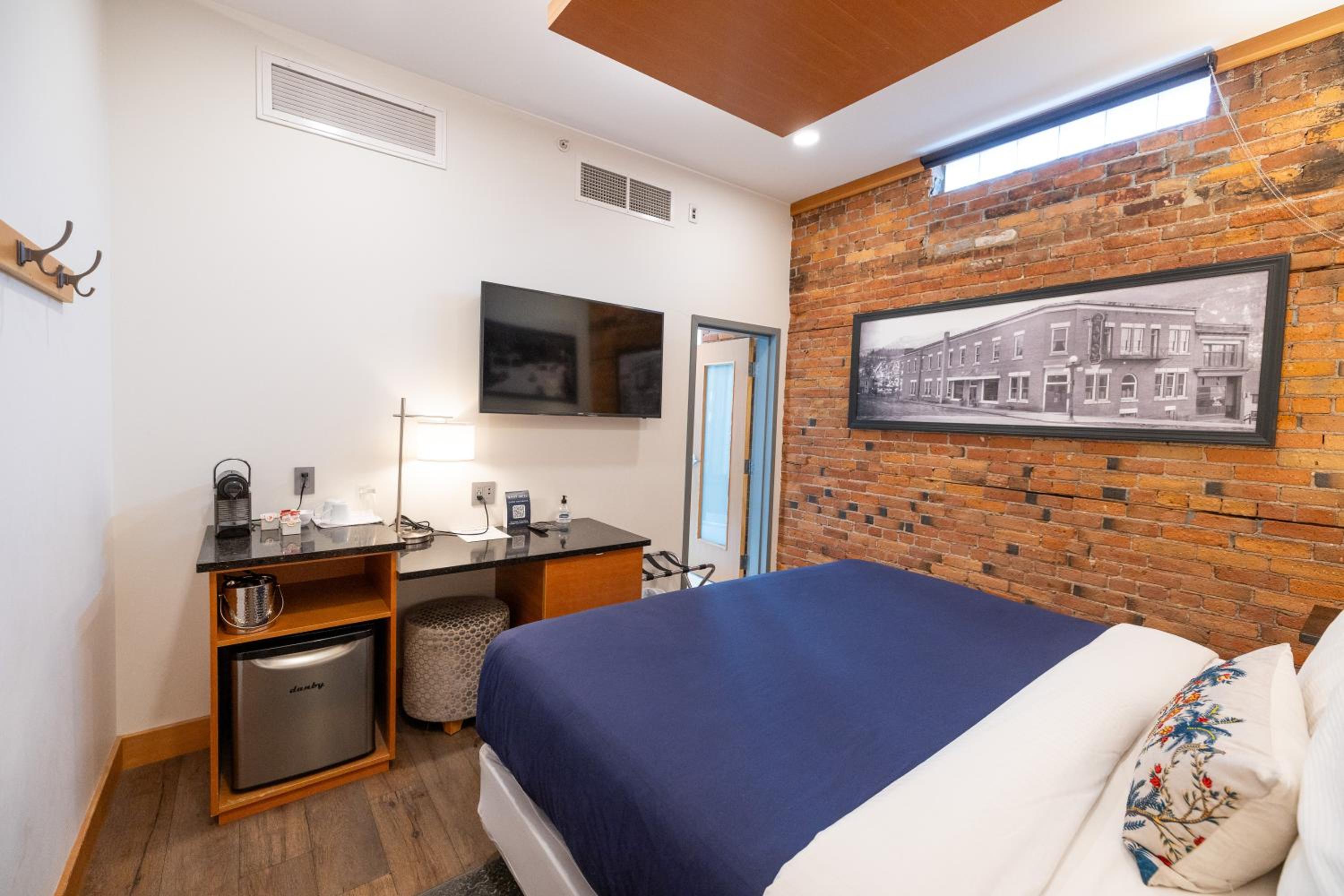 Standard King Room photo 1