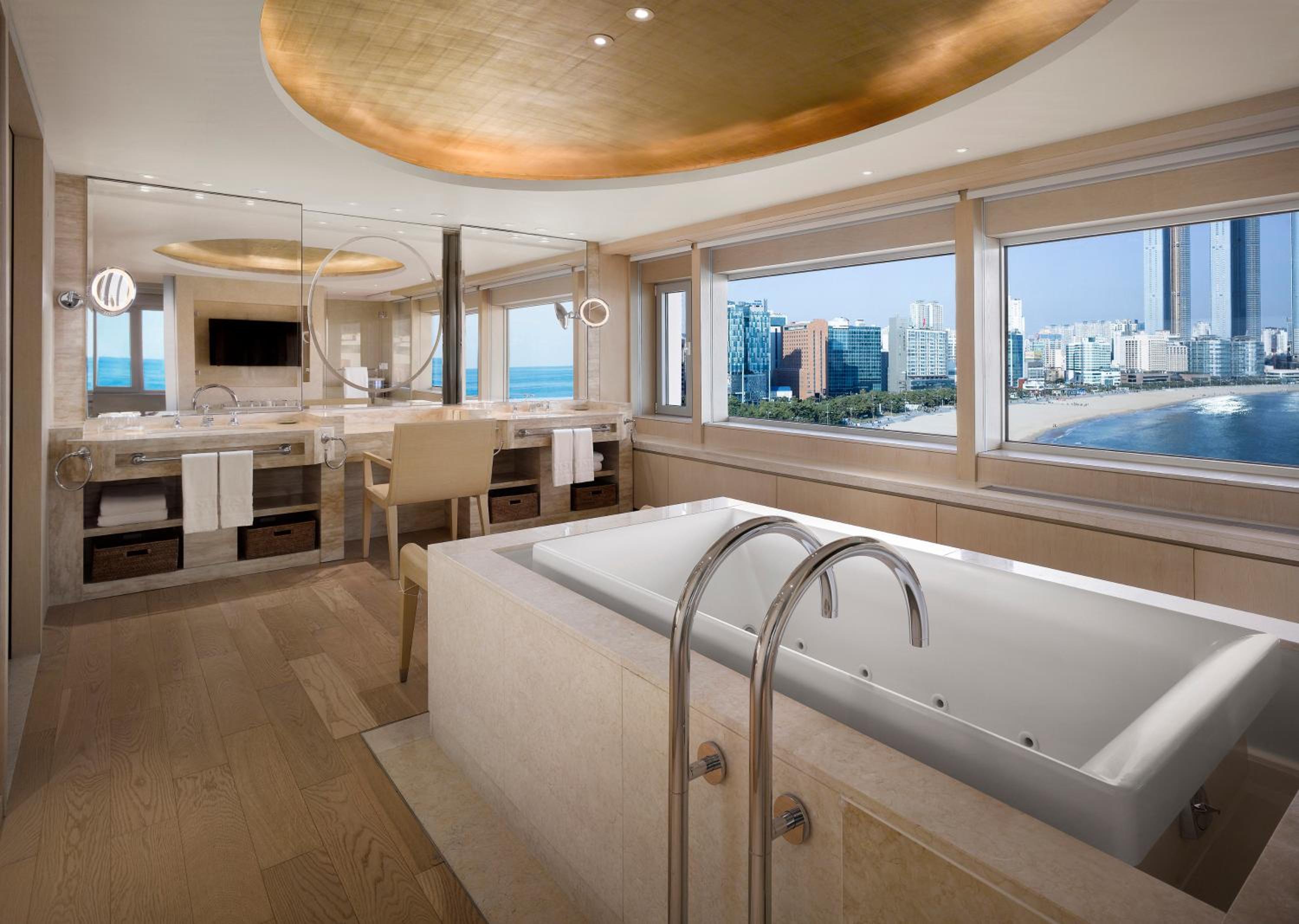 Presidential Suite with Haeundae Beach View - Club Lounge Access