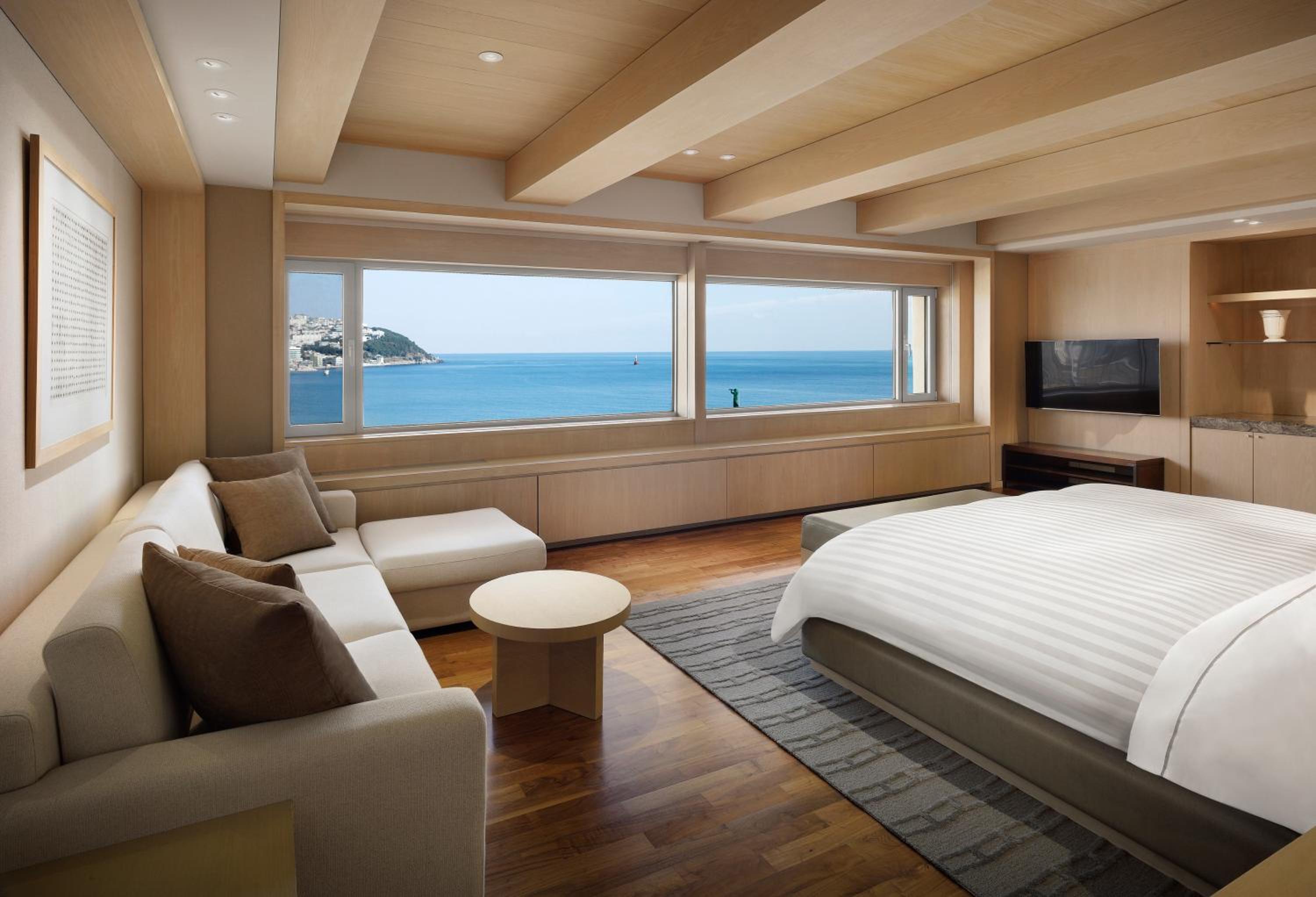 Presidential Suite with Haeundae Beach View - Club Lounge Access