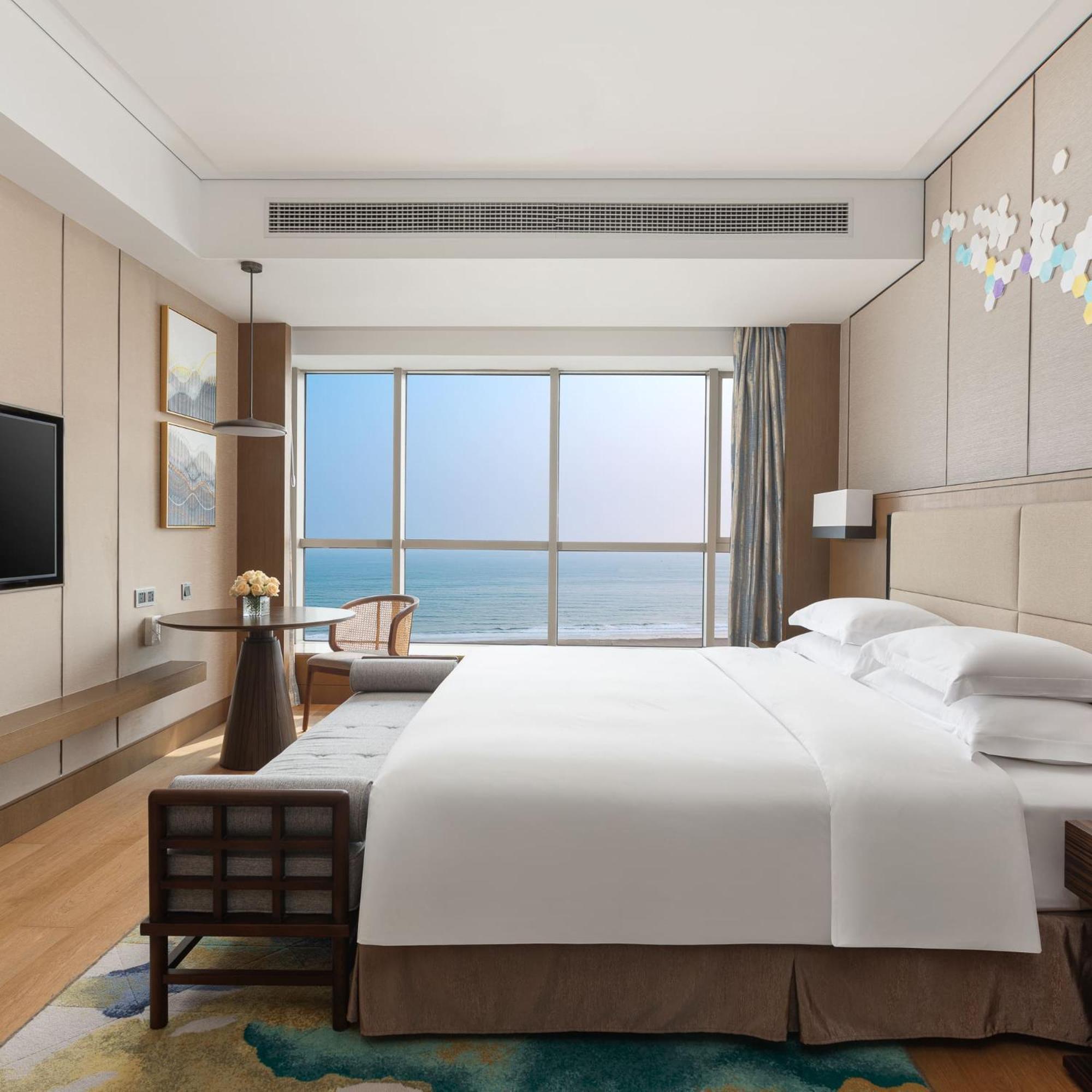 One-Bedroom Suite with Ocean View - Lounge Access - Photo 1