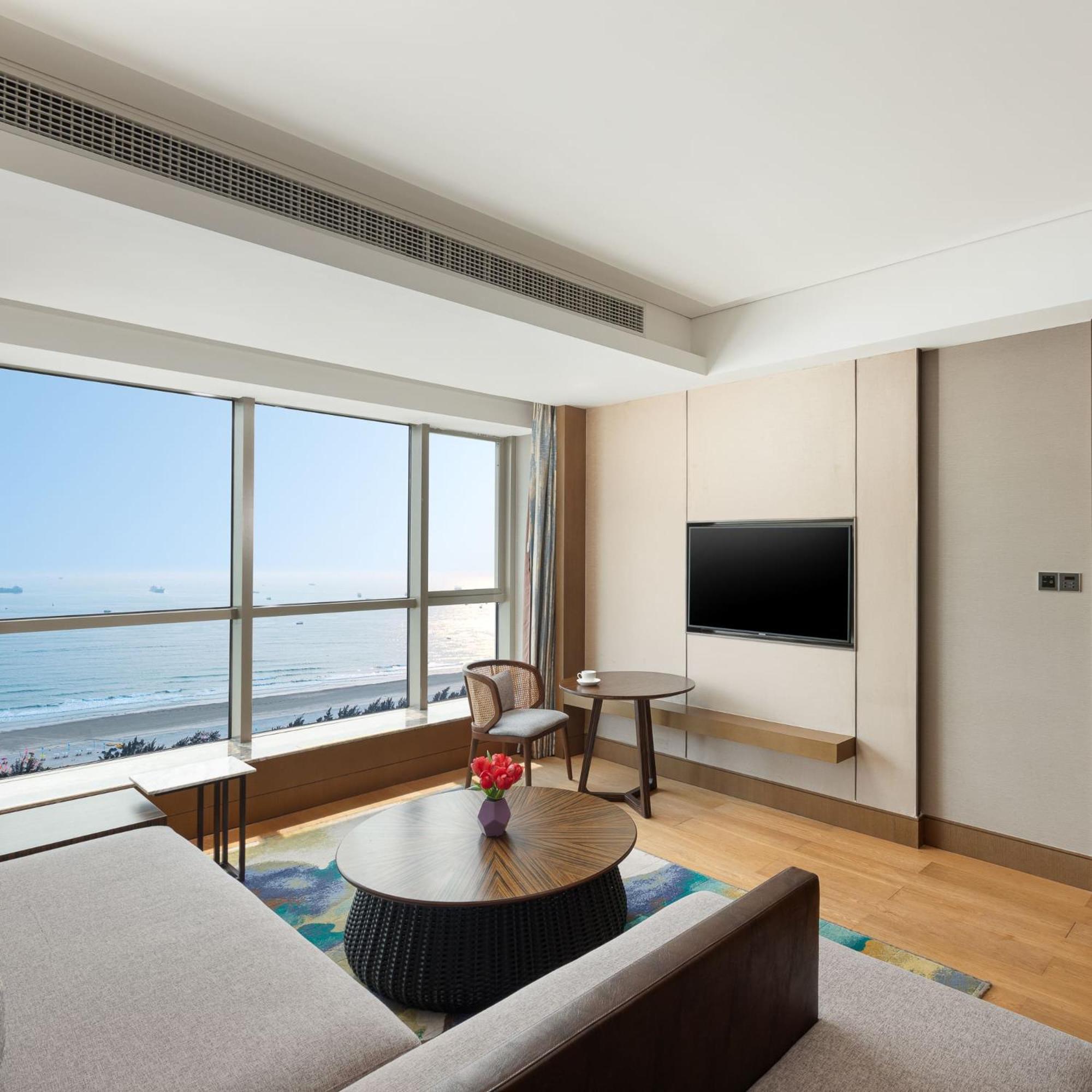 One-Bedroom Suite with Ocean View - Lounge Access - Photo 2
