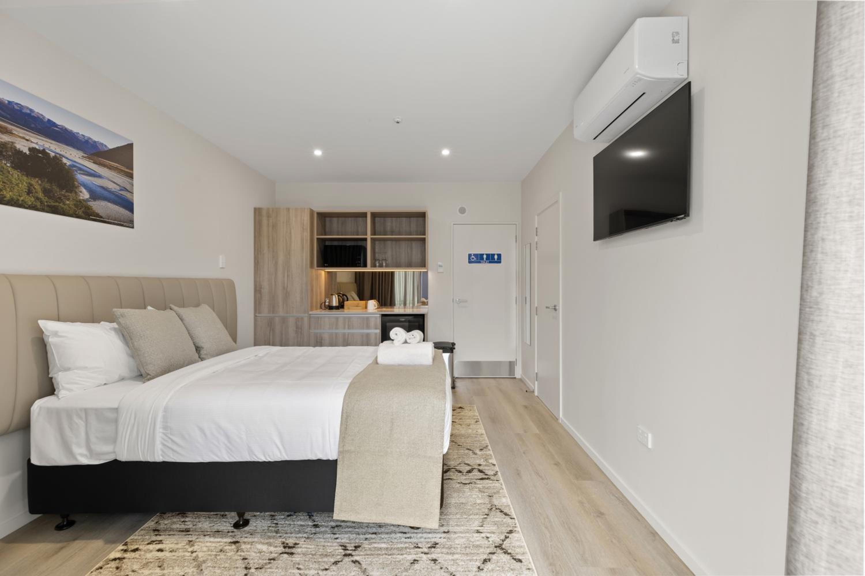 Queen Room - Disability Access