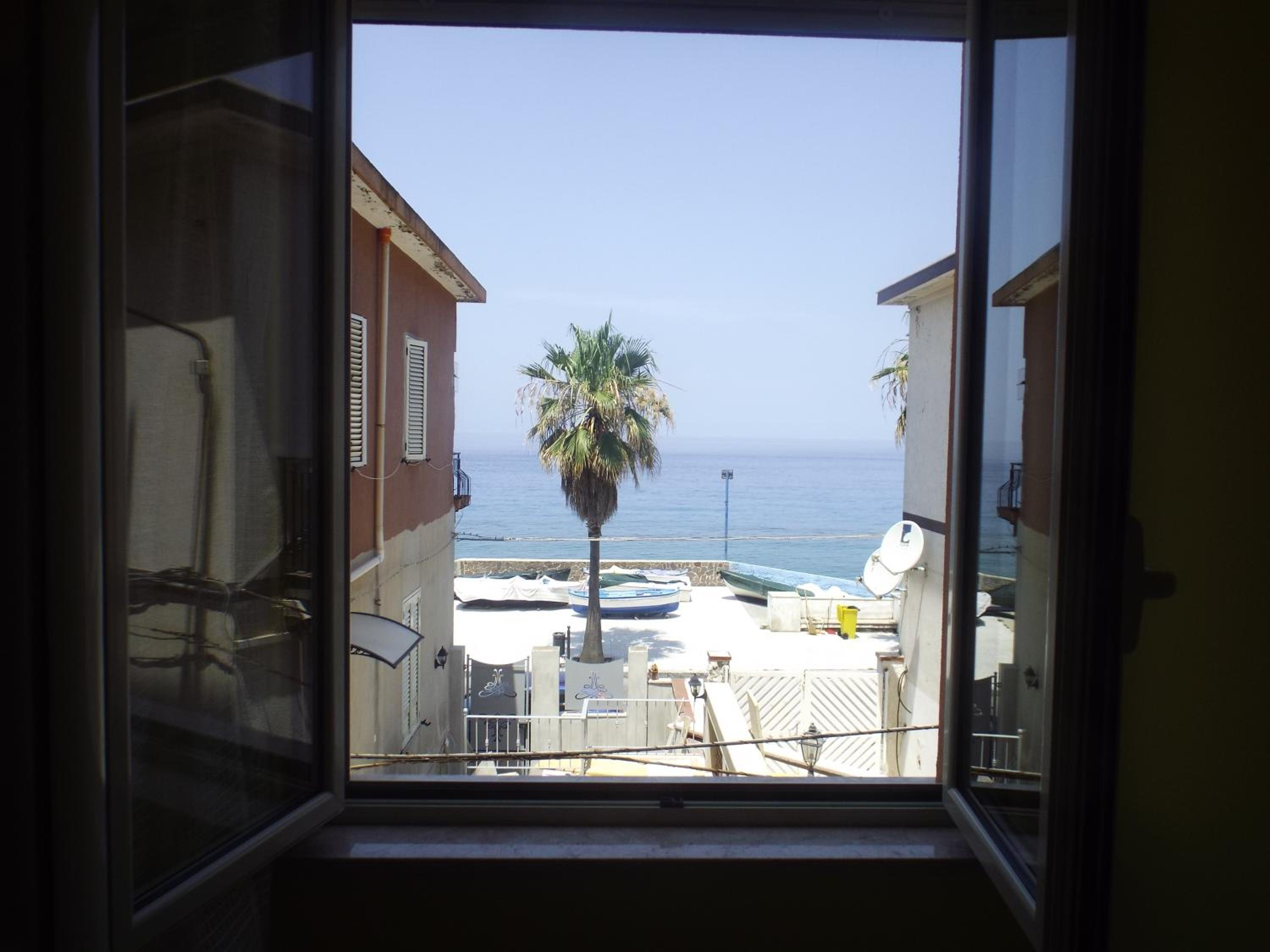 Double Room With Balcony And Sea View photo 3