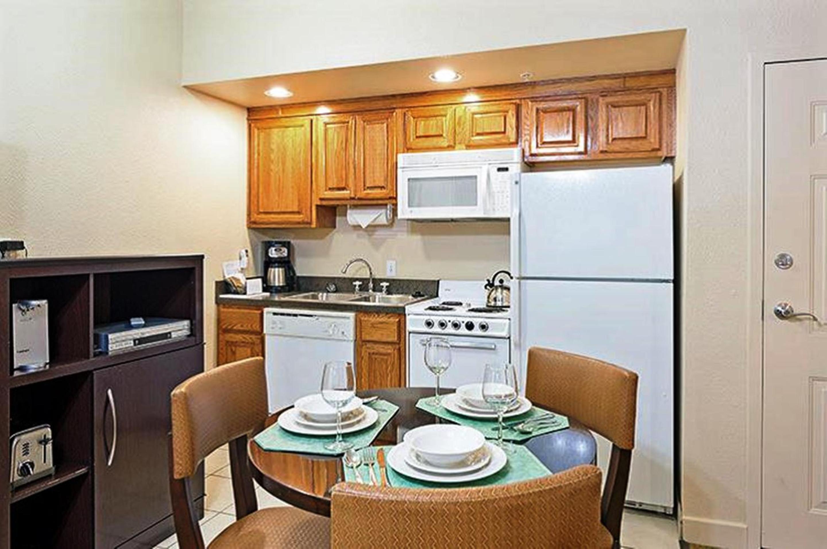 1 BEDROOM GOLF VIEW QUEEN SUITE WITH SOFABED - Photo 2