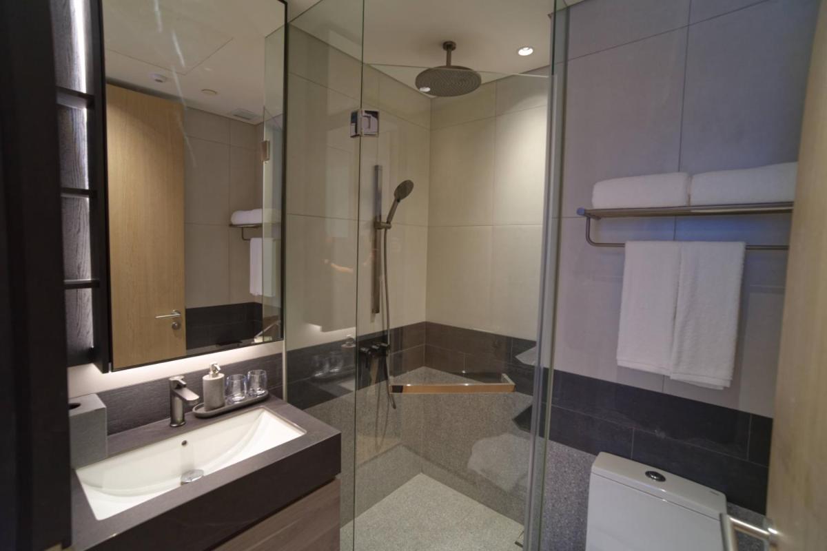 Premium Queen Room