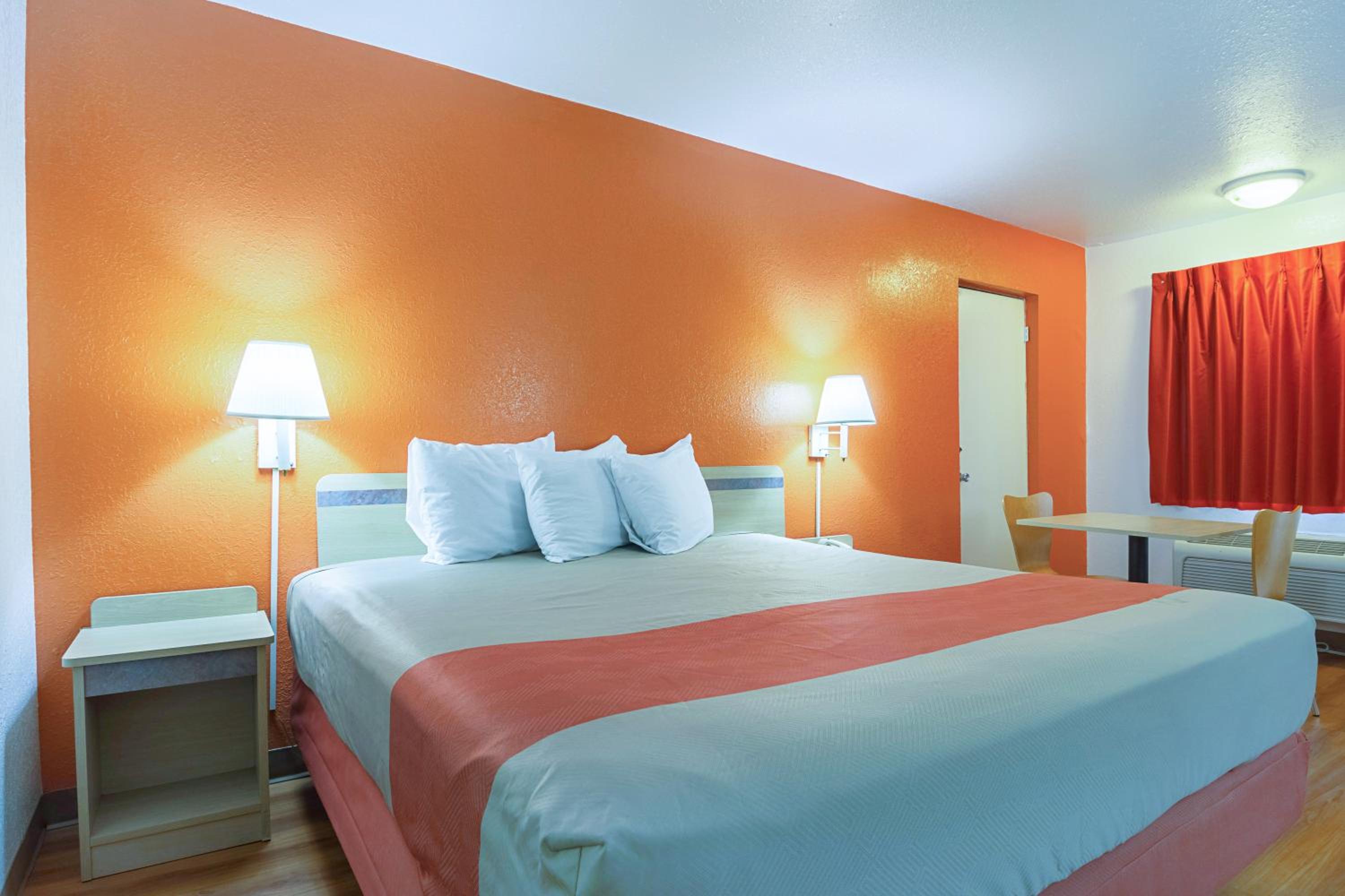 King Room with Roll-in Shower - Disability Access - Non-Smoking photo 1