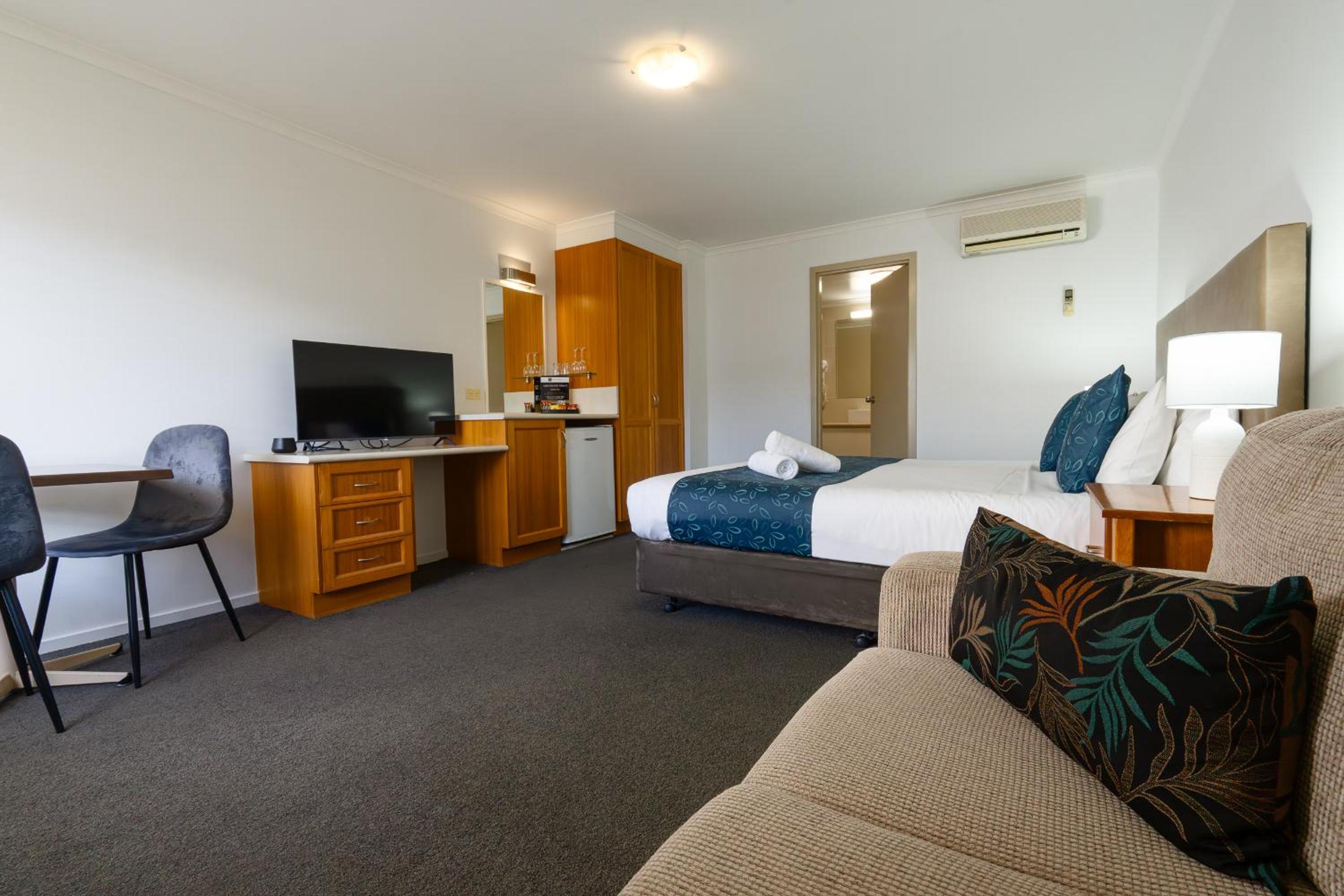 King Suite with Spa Bath photo 3