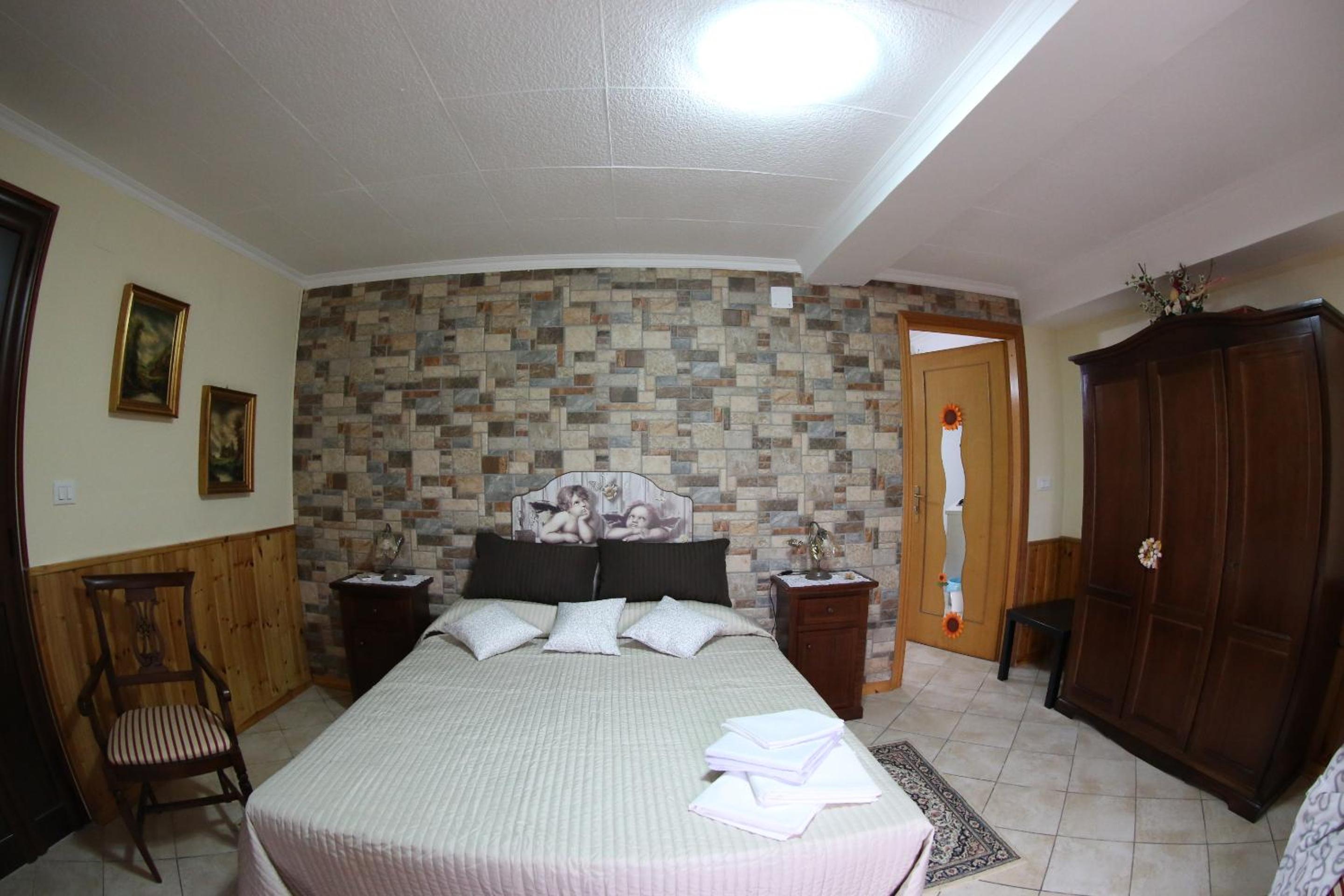 Double Room - Photo 3