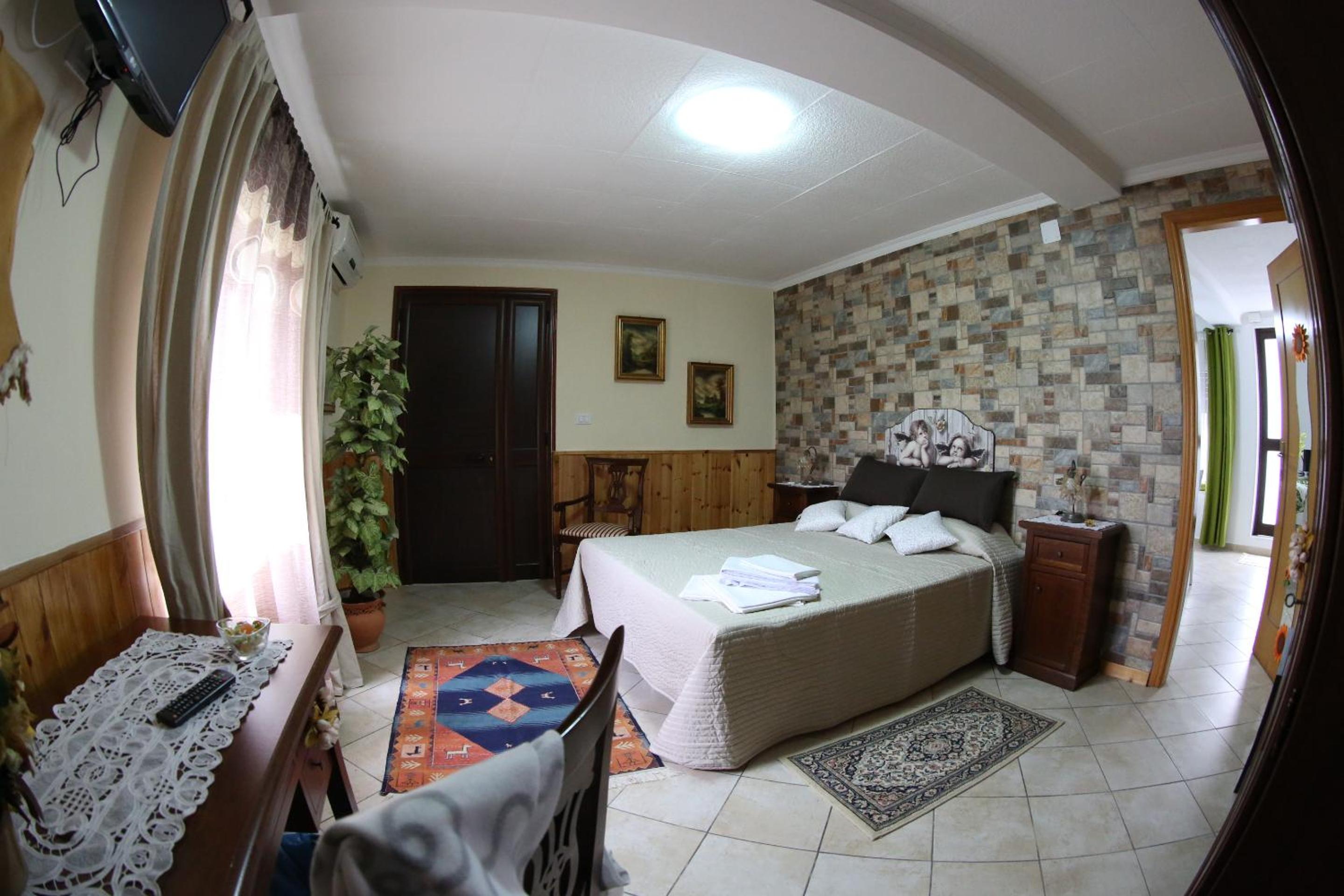 Double Room - Photo 1