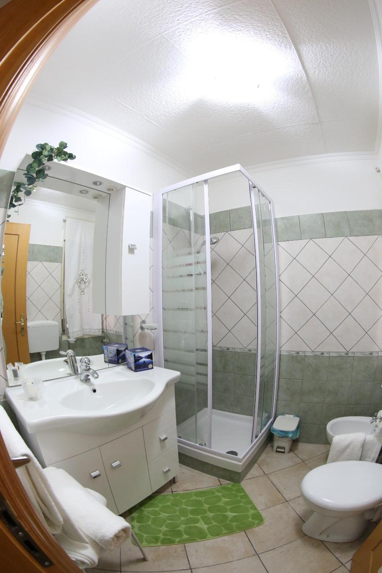 Double Room - Photo 4