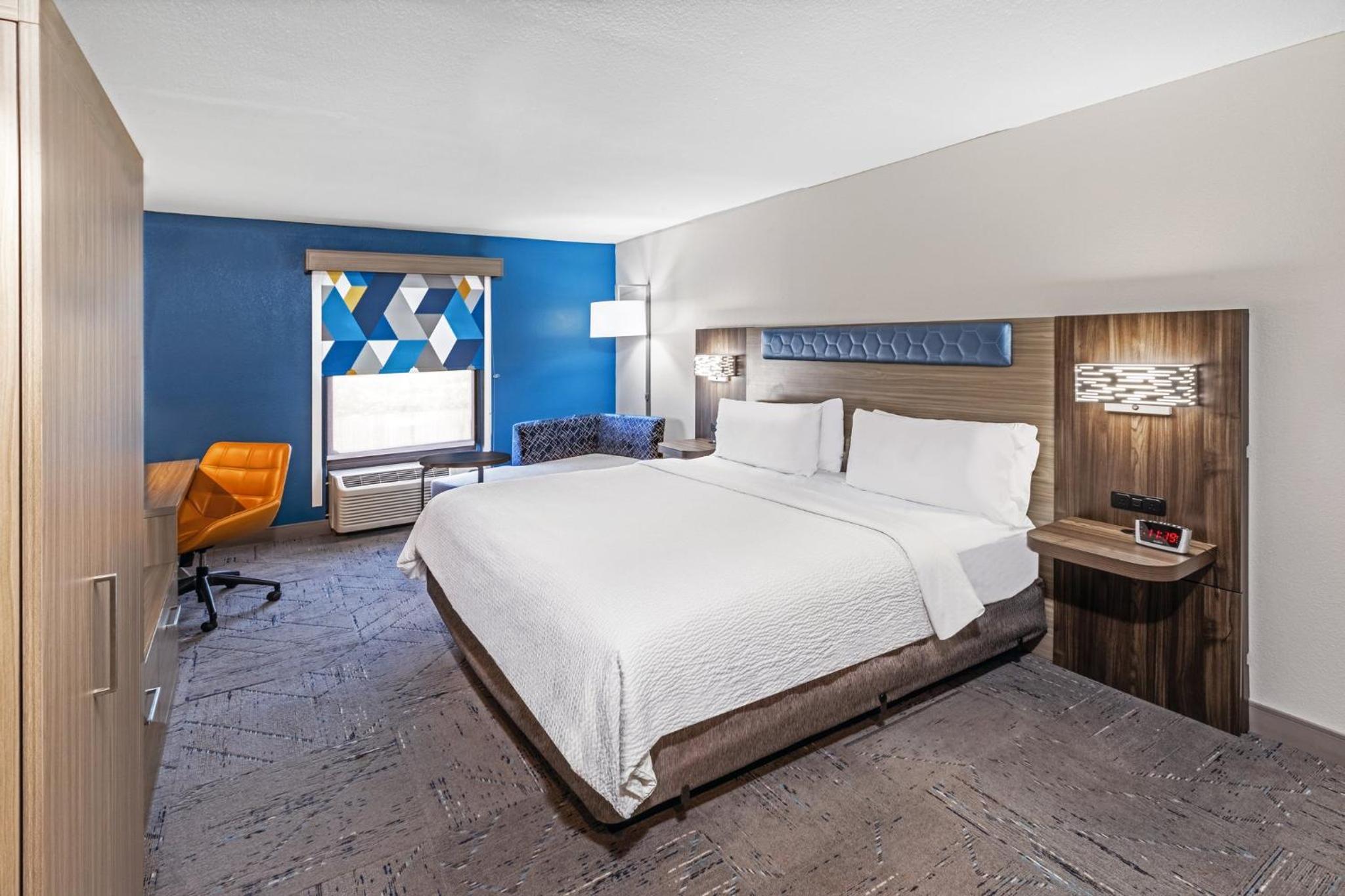 King Room - Mobility Access/Hearing Accessible - Photo 5