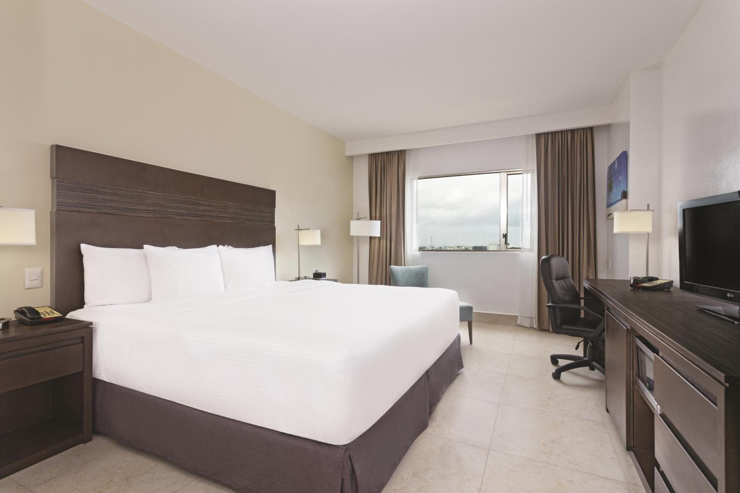 King Room - Non-Smoking photo 3